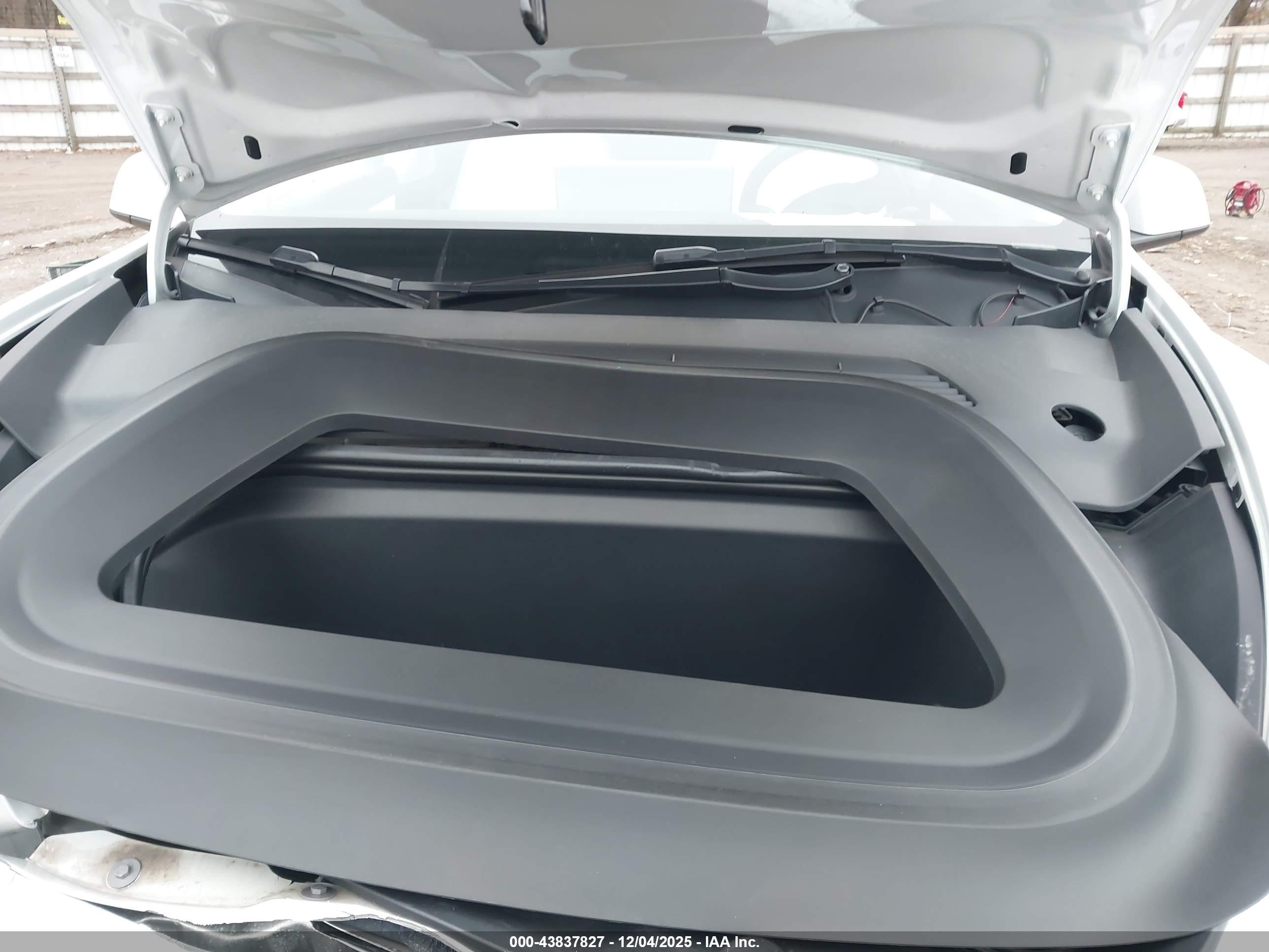 TESLA MODEL image 10