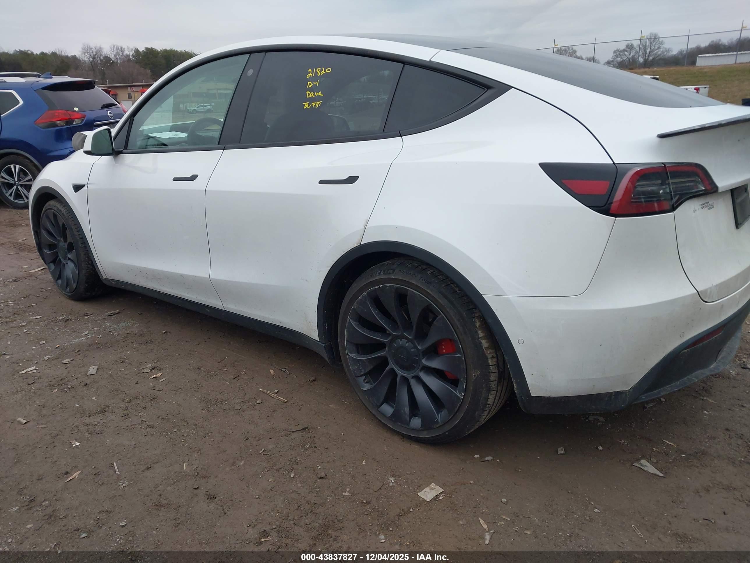 TESLA MODEL image 3