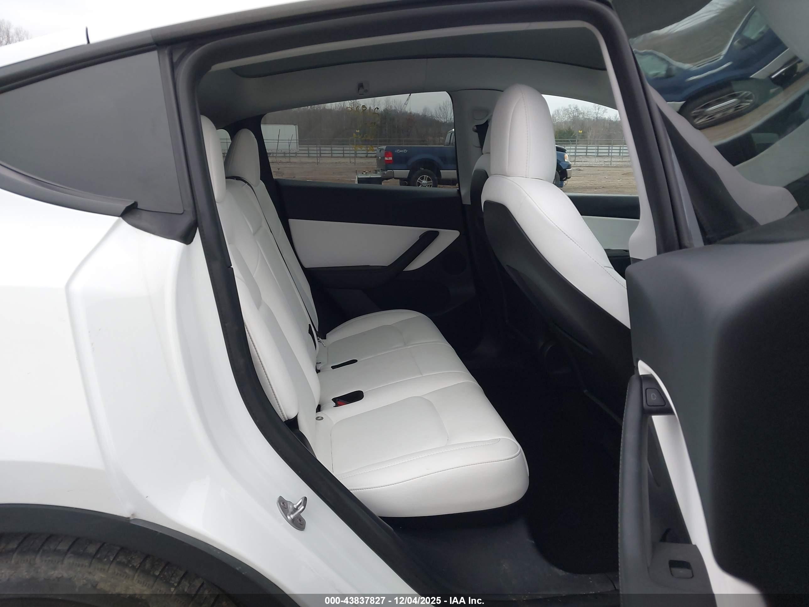 TESLA MODEL image 8