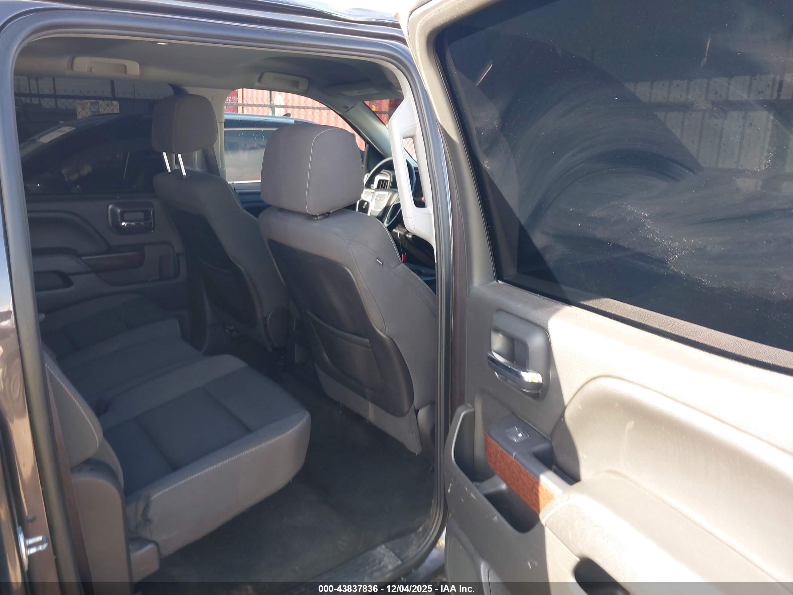 GMC SIERRA image 8