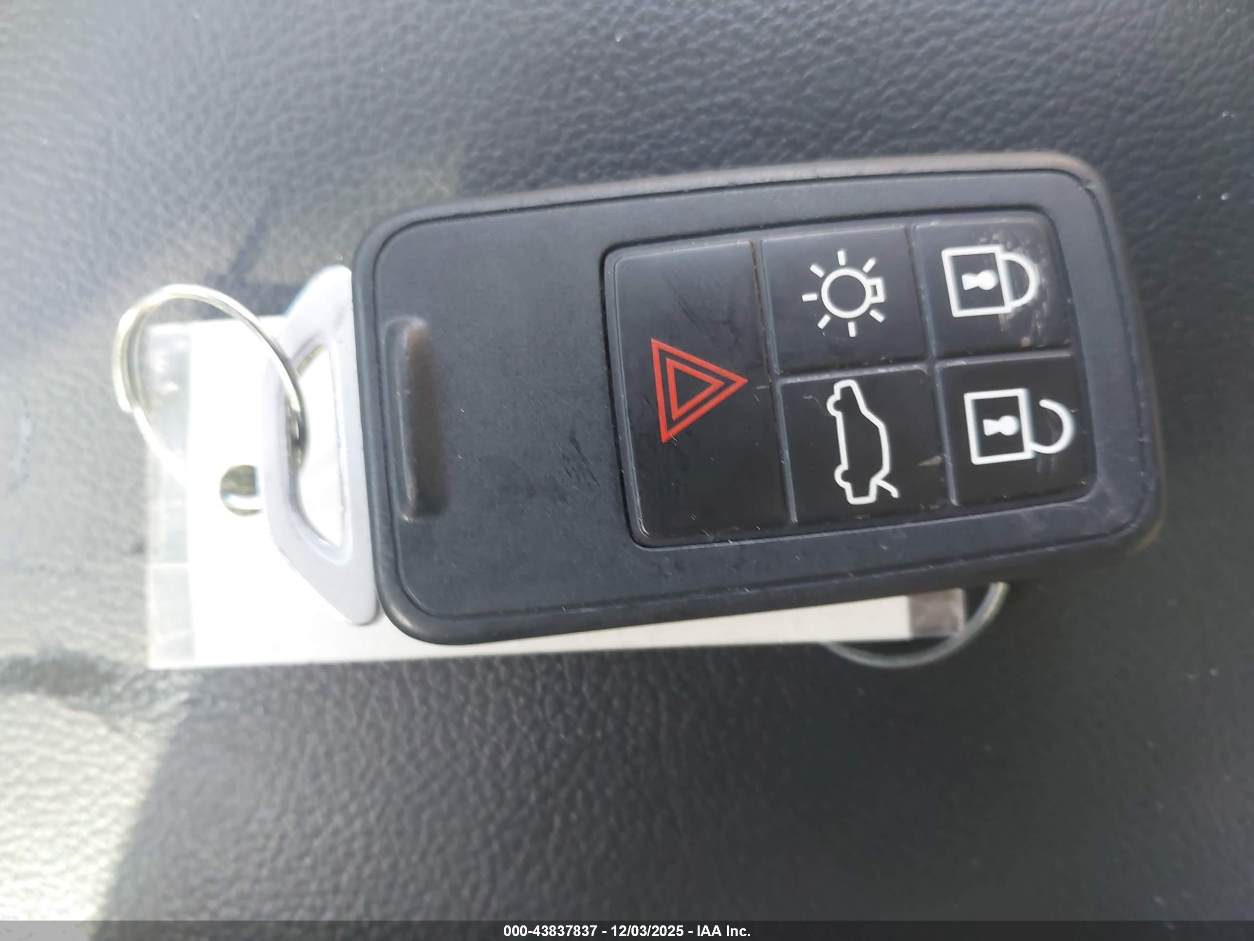 VOLVO XC60 image 11