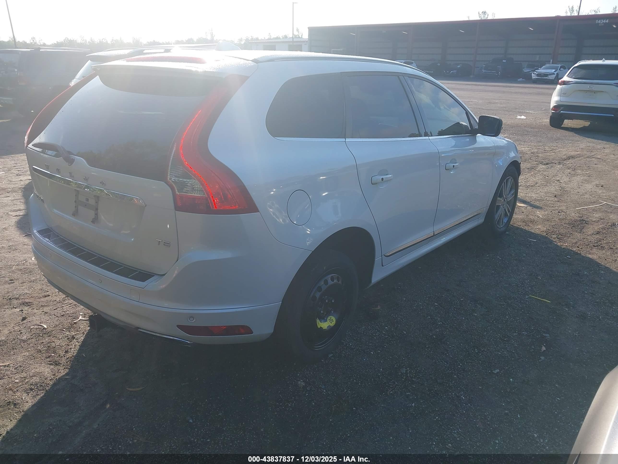 VOLVO XC60 image 4