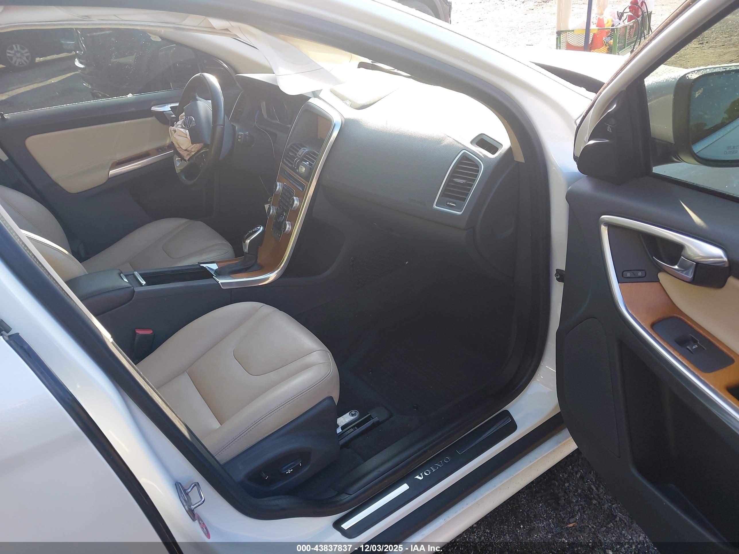 VOLVO XC60 image 5