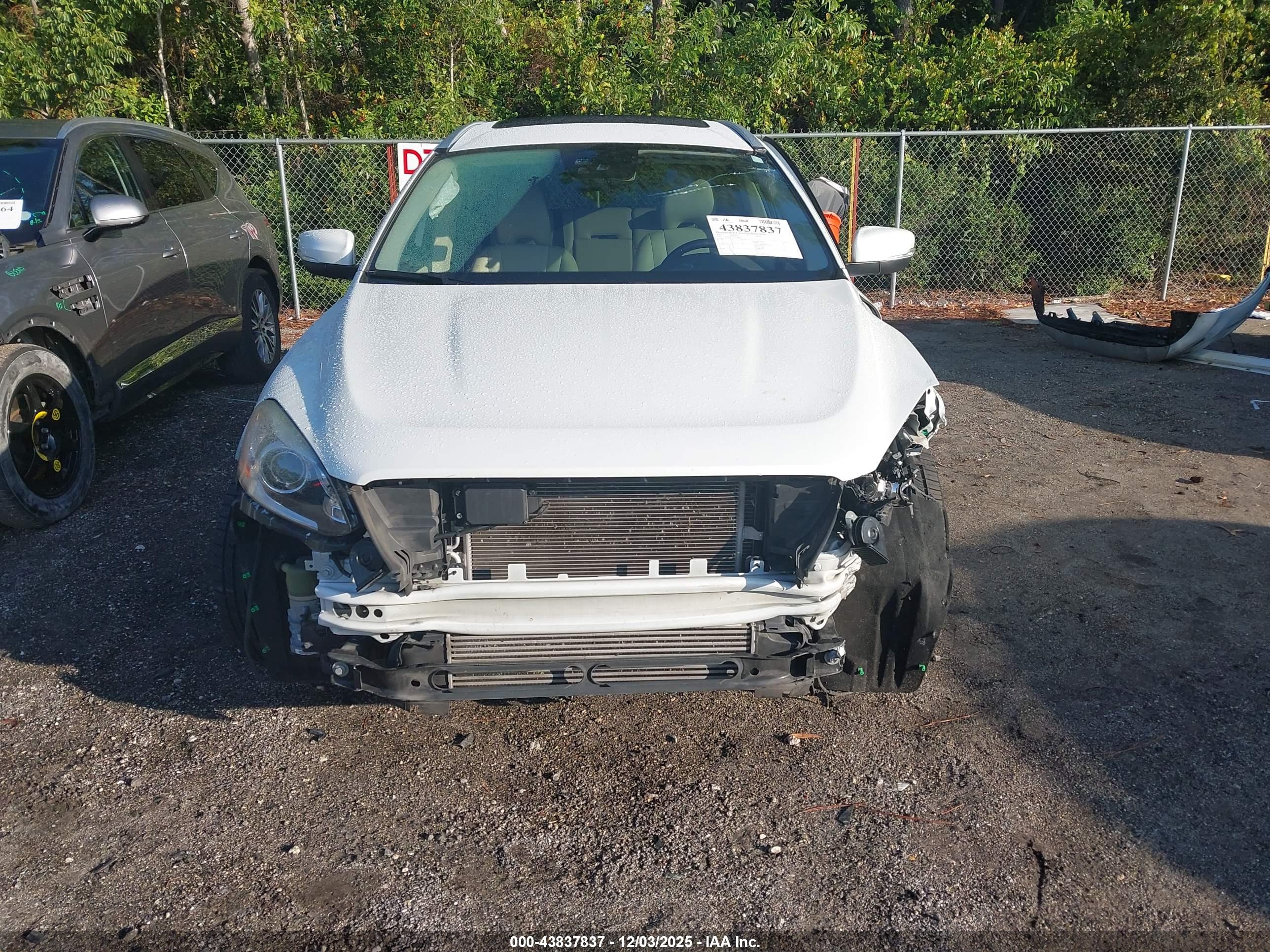 VOLVO XC60 image 6