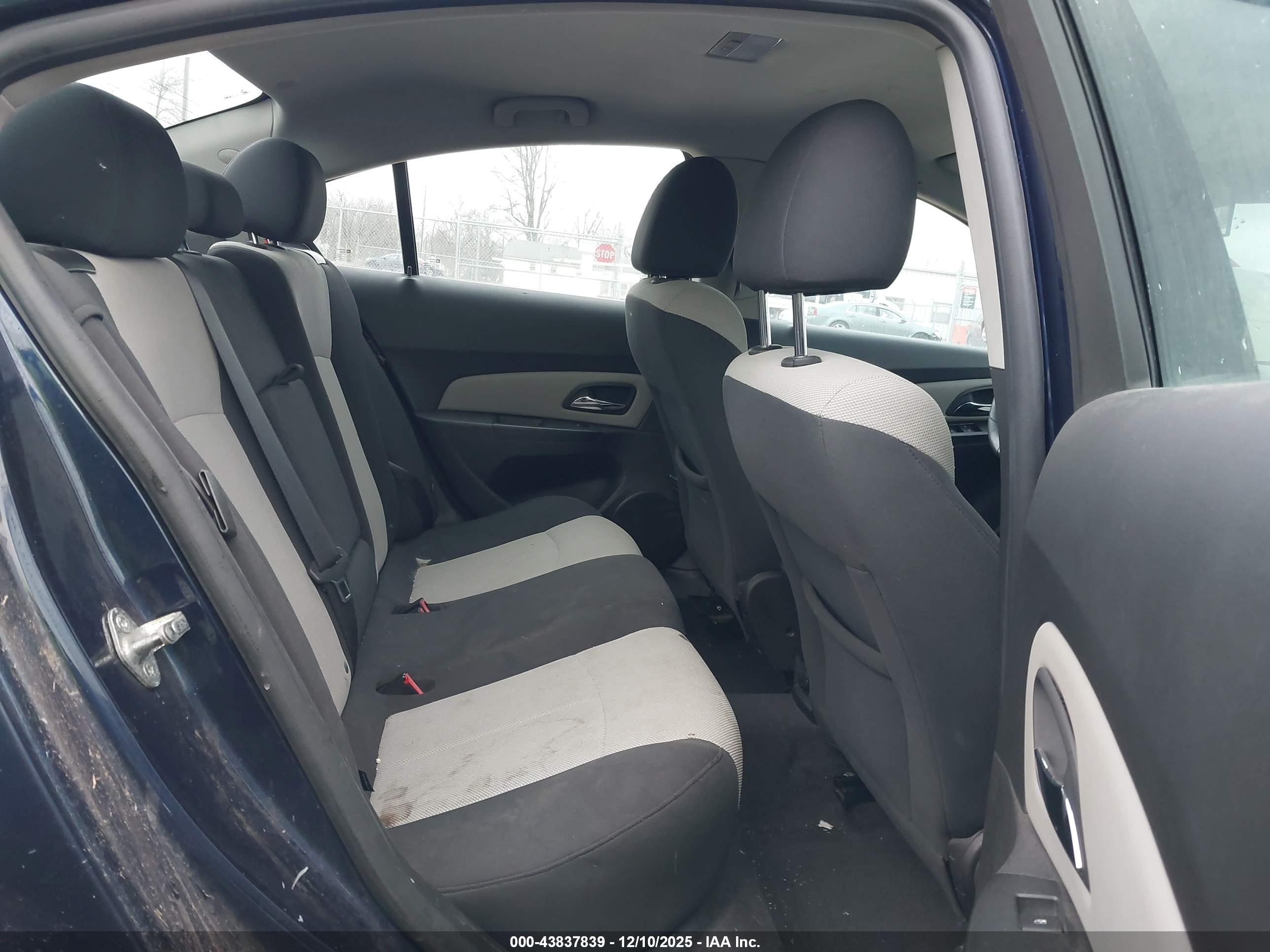 CHEVROLET CRUZE image 8