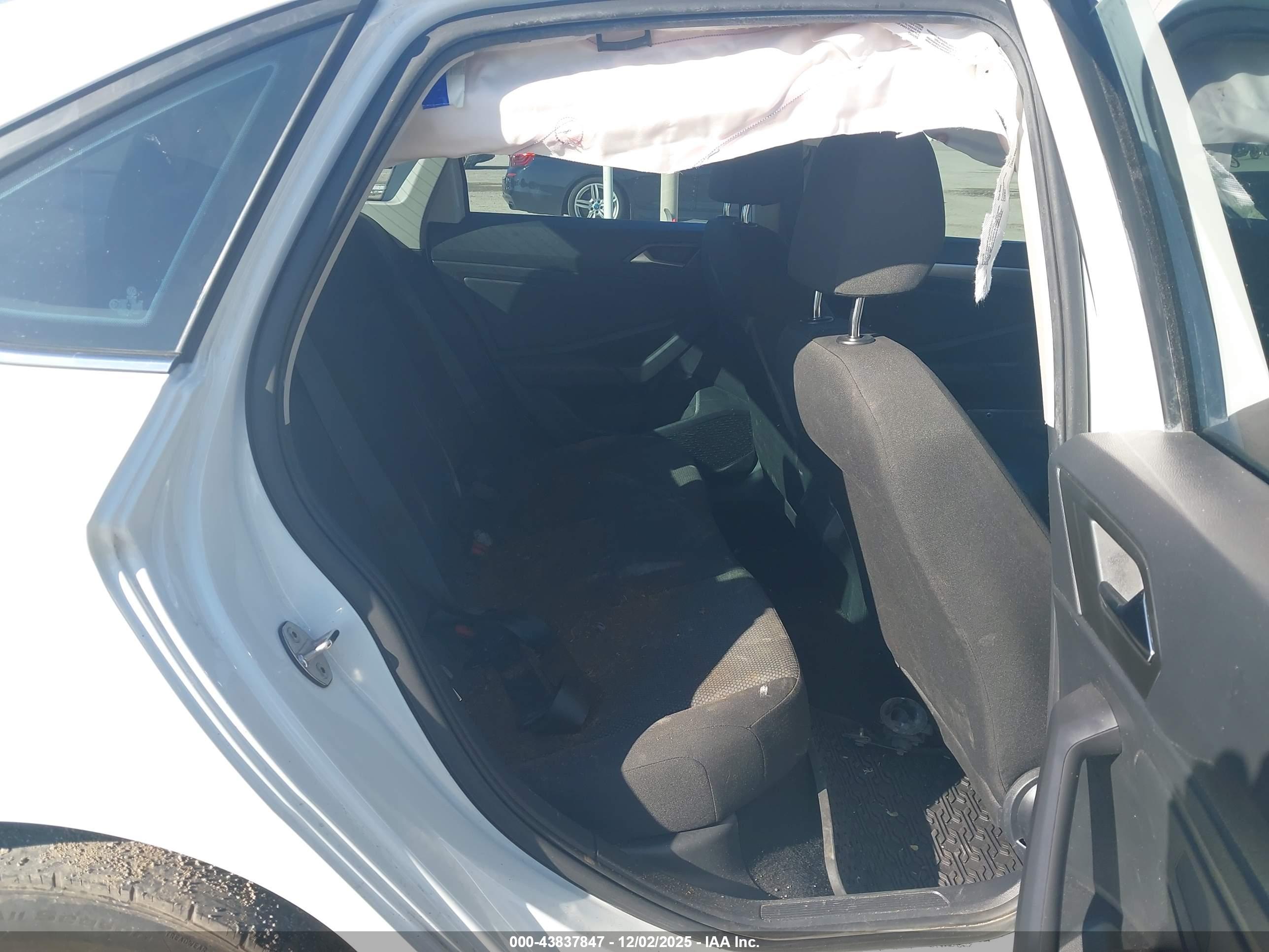 VOLKSWAGEN JETTA image 8