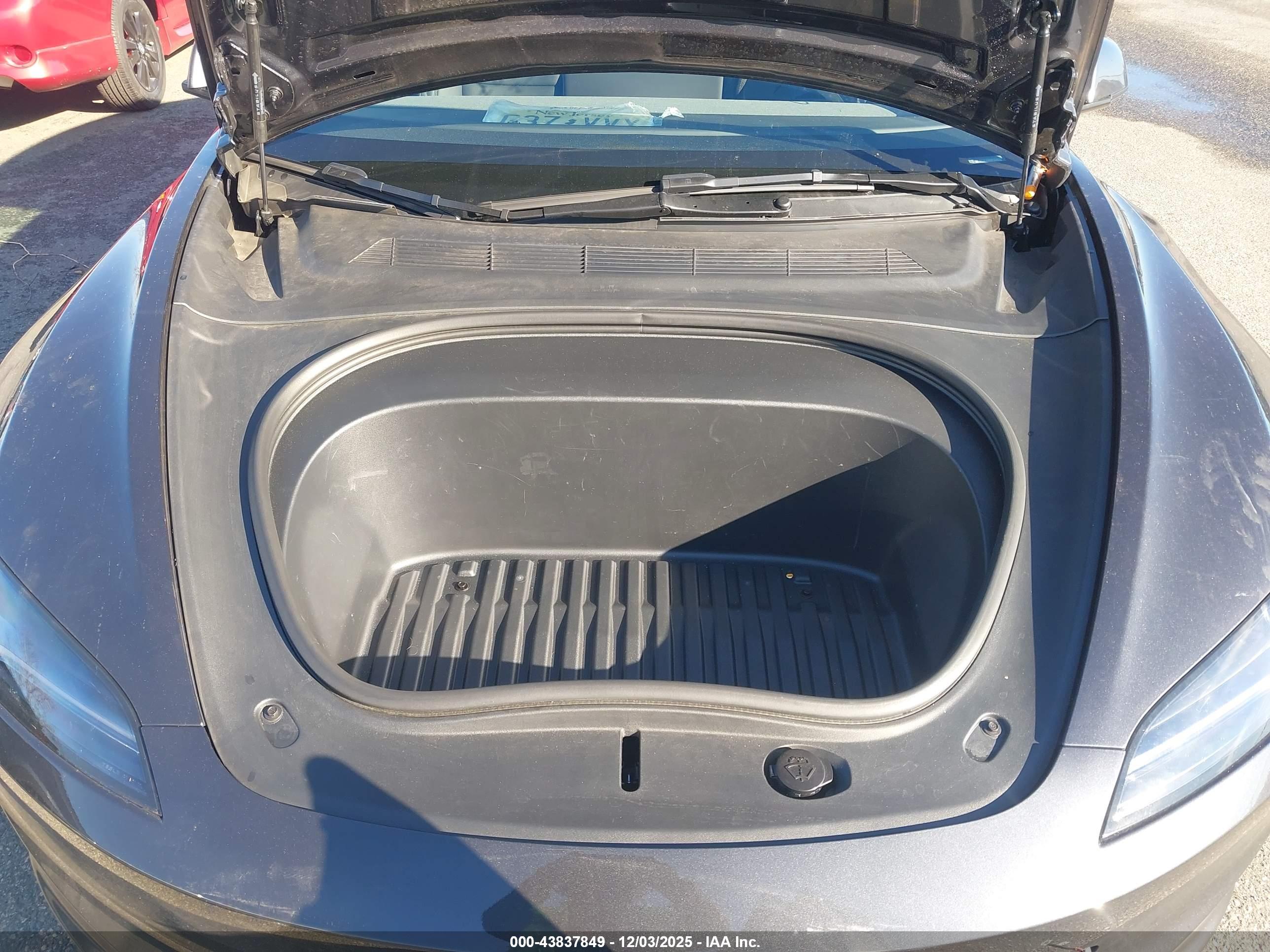 TESLA MODEL image 10