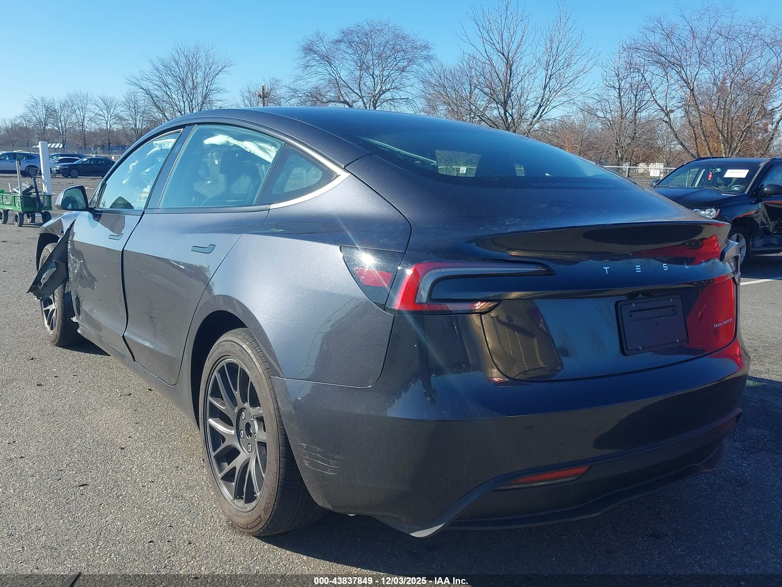 TESLA MODEL image 3