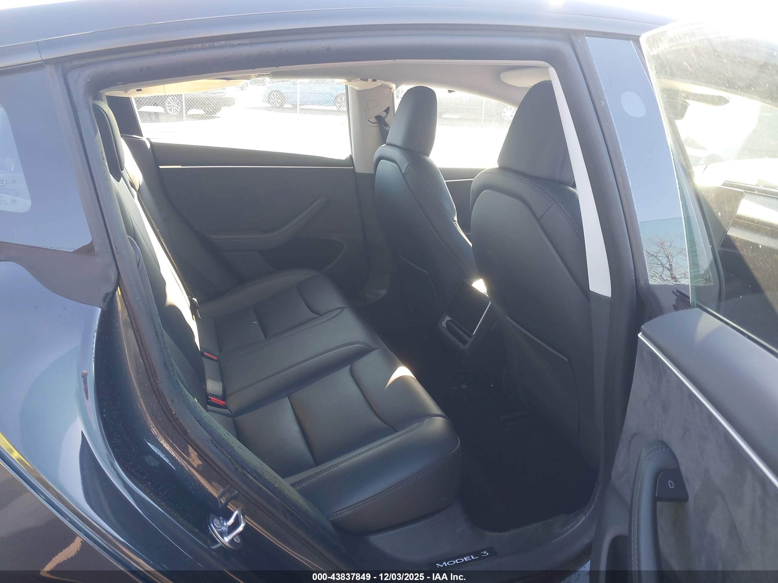 TESLA MODEL image 8