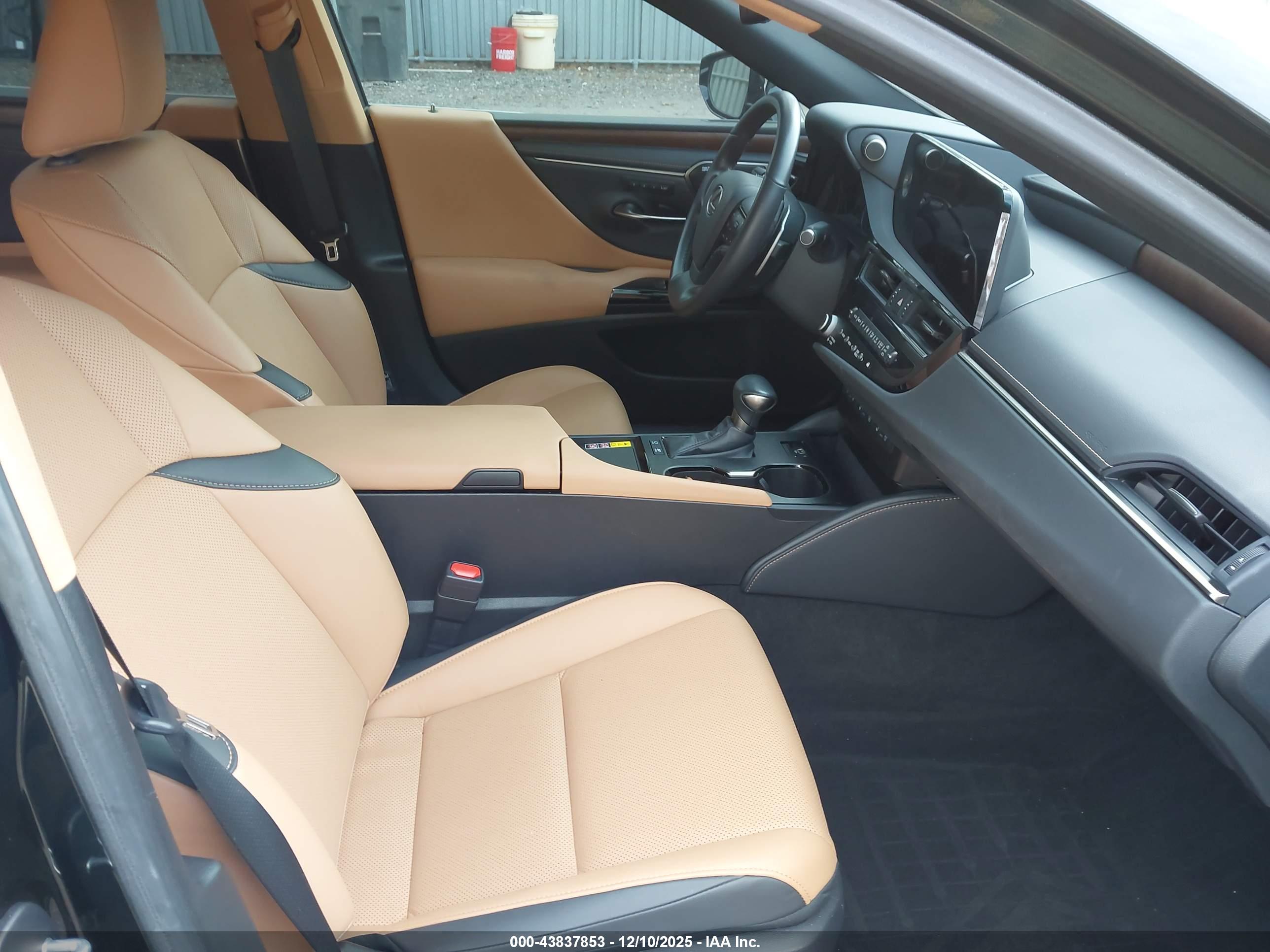 LEXUS ES image 5