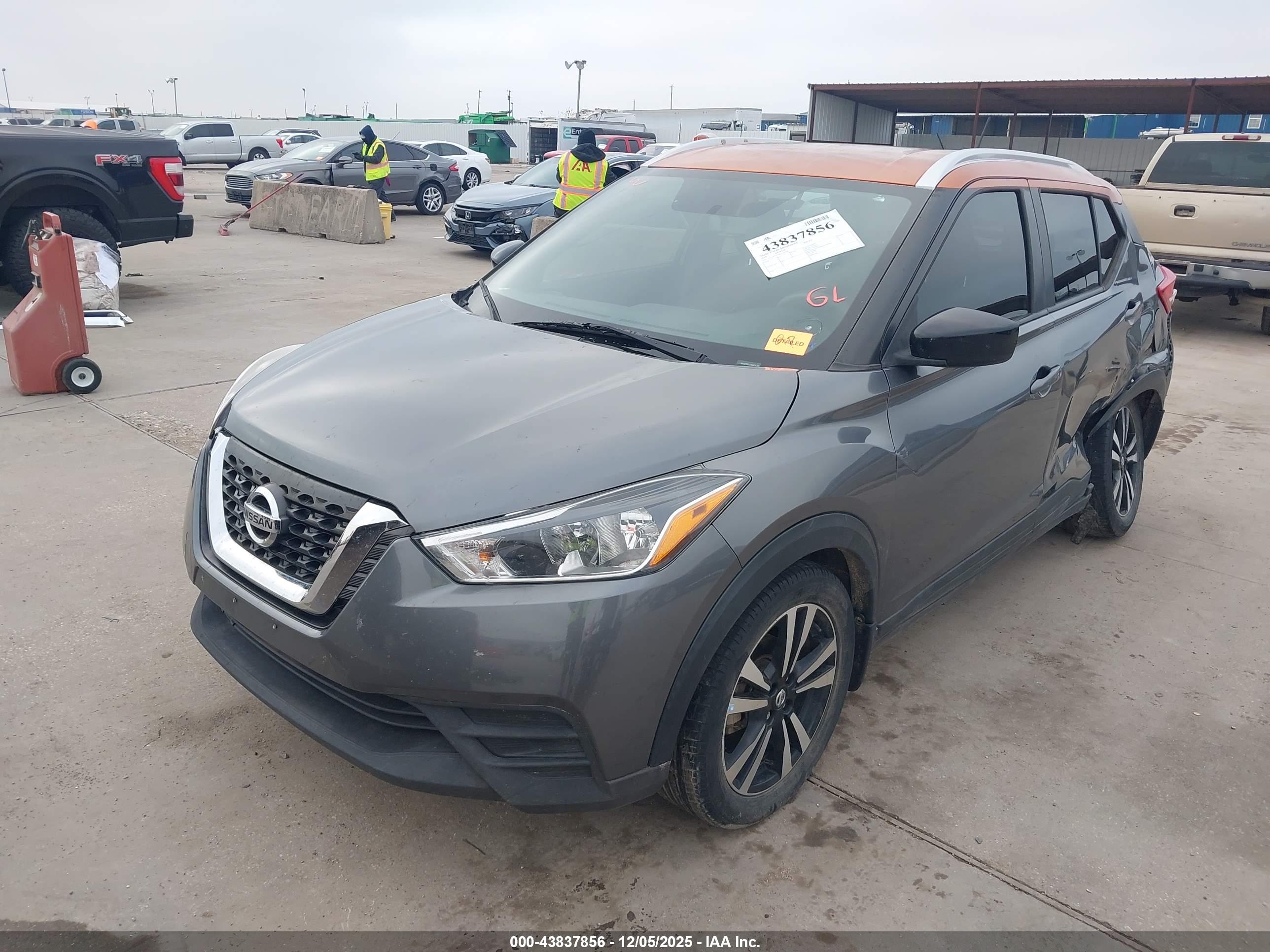 NISSAN KICKS image 2