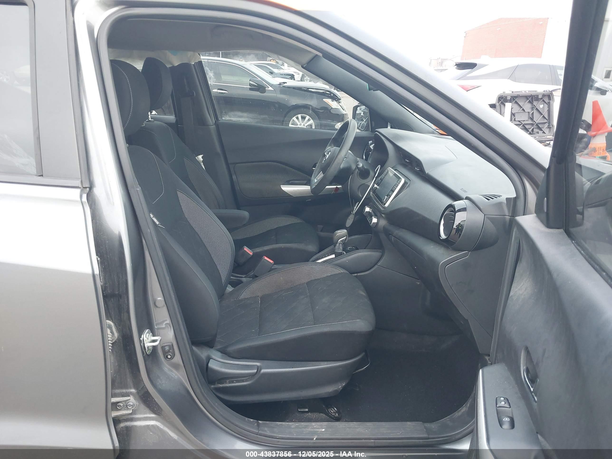 NISSAN KICKS image 5