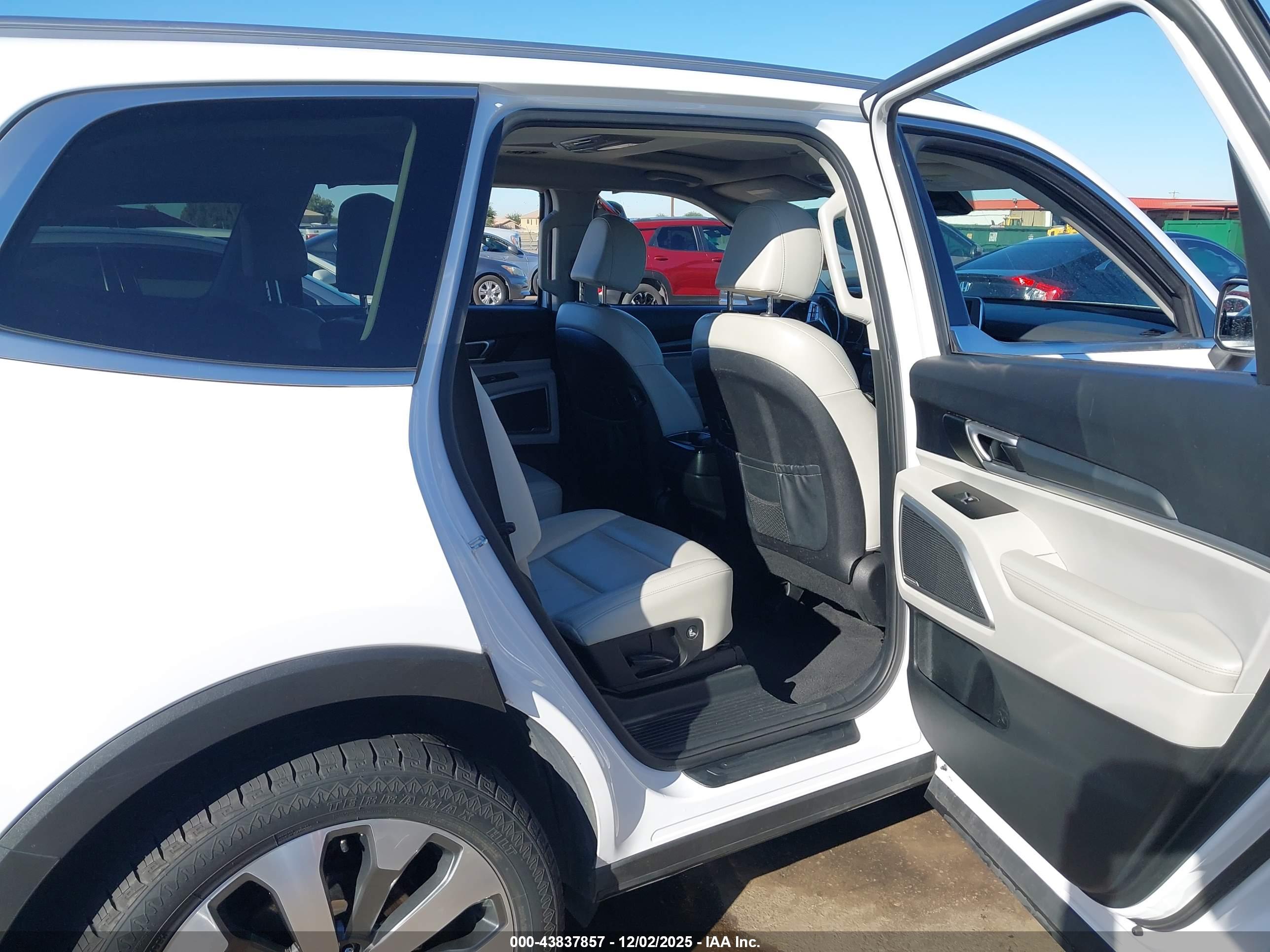 KIA TELLURIDE image 8