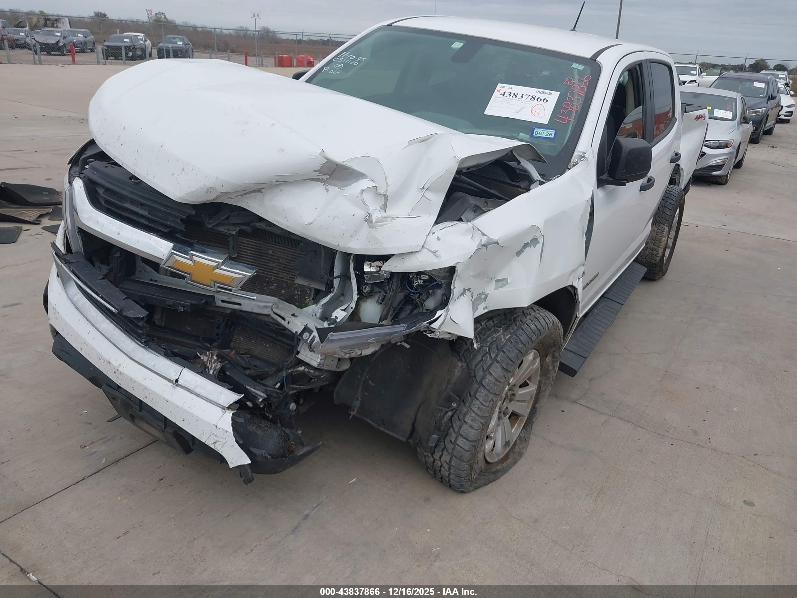 CHEVROLET COLORADO image 2