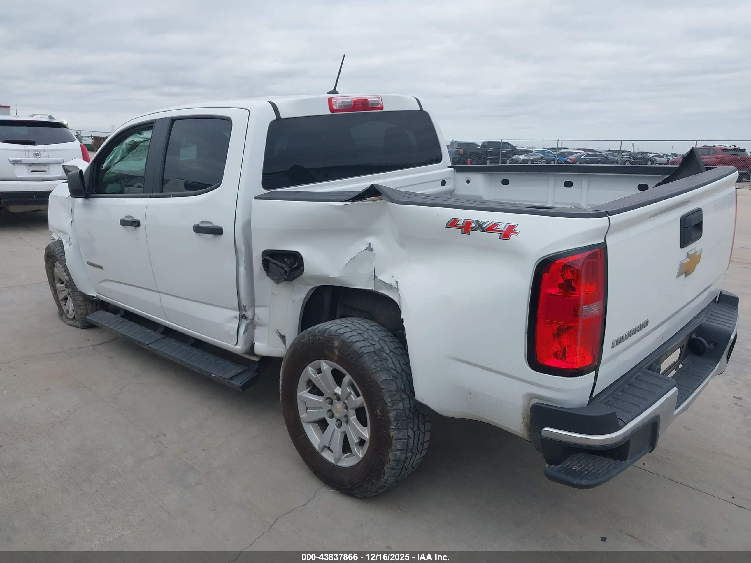 CHEVROLET COLORADO image 3