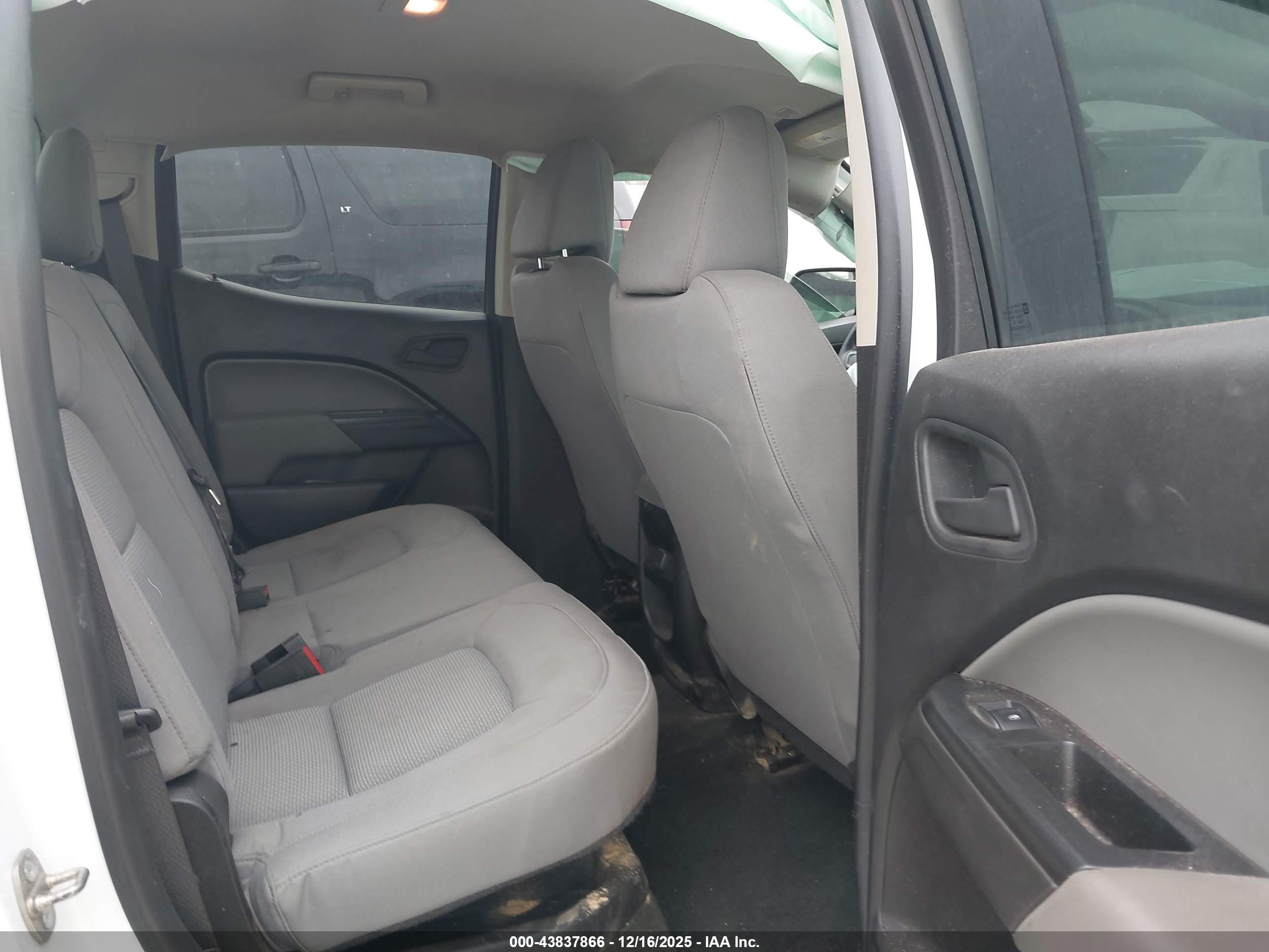 CHEVROLET COLORADO image 8