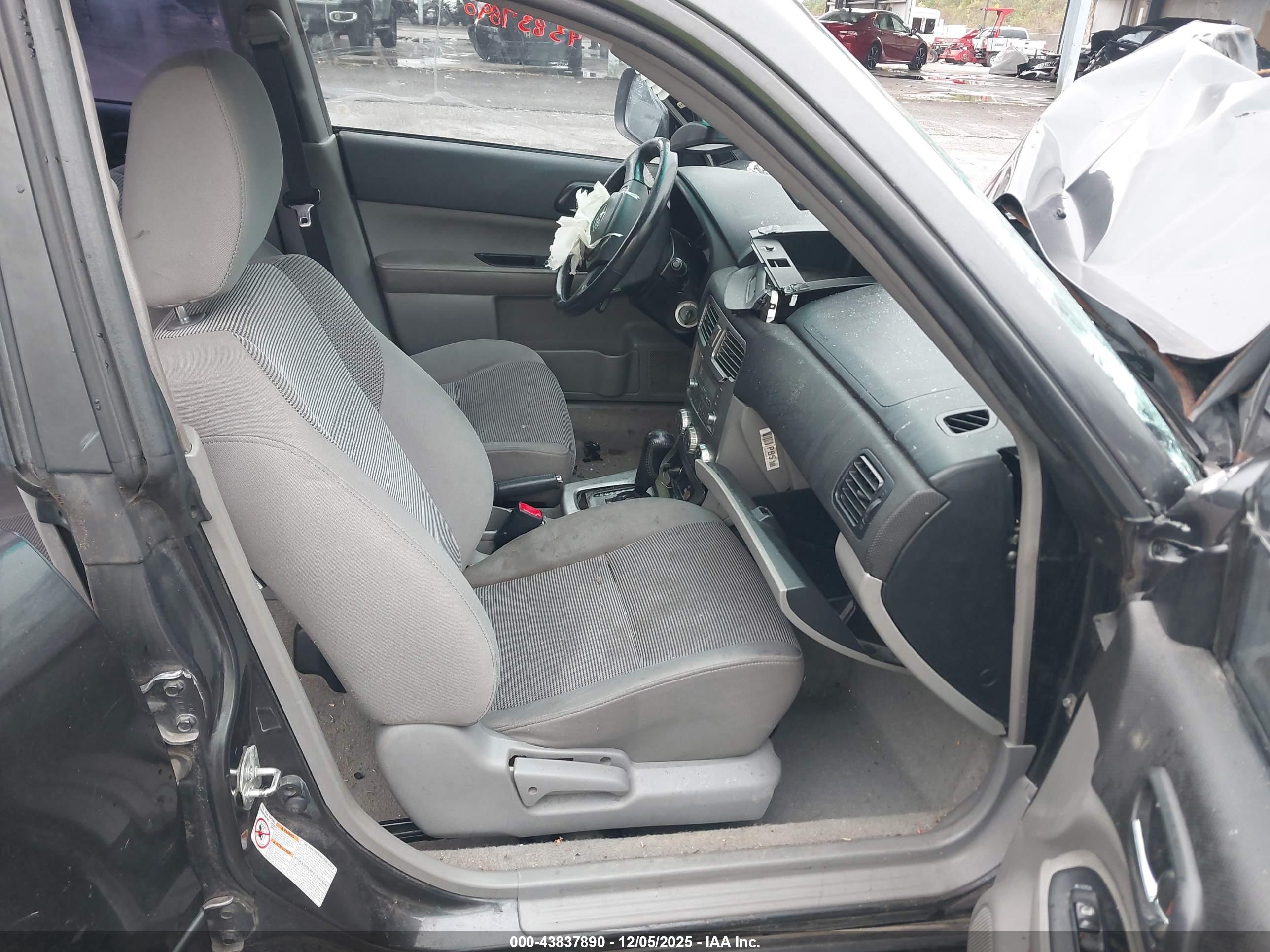 SUBARU FORESTER image 5