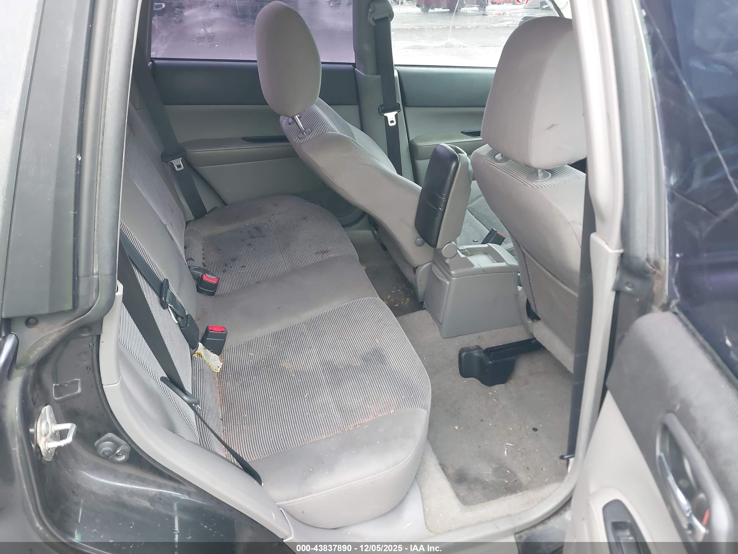 SUBARU FORESTER image 8