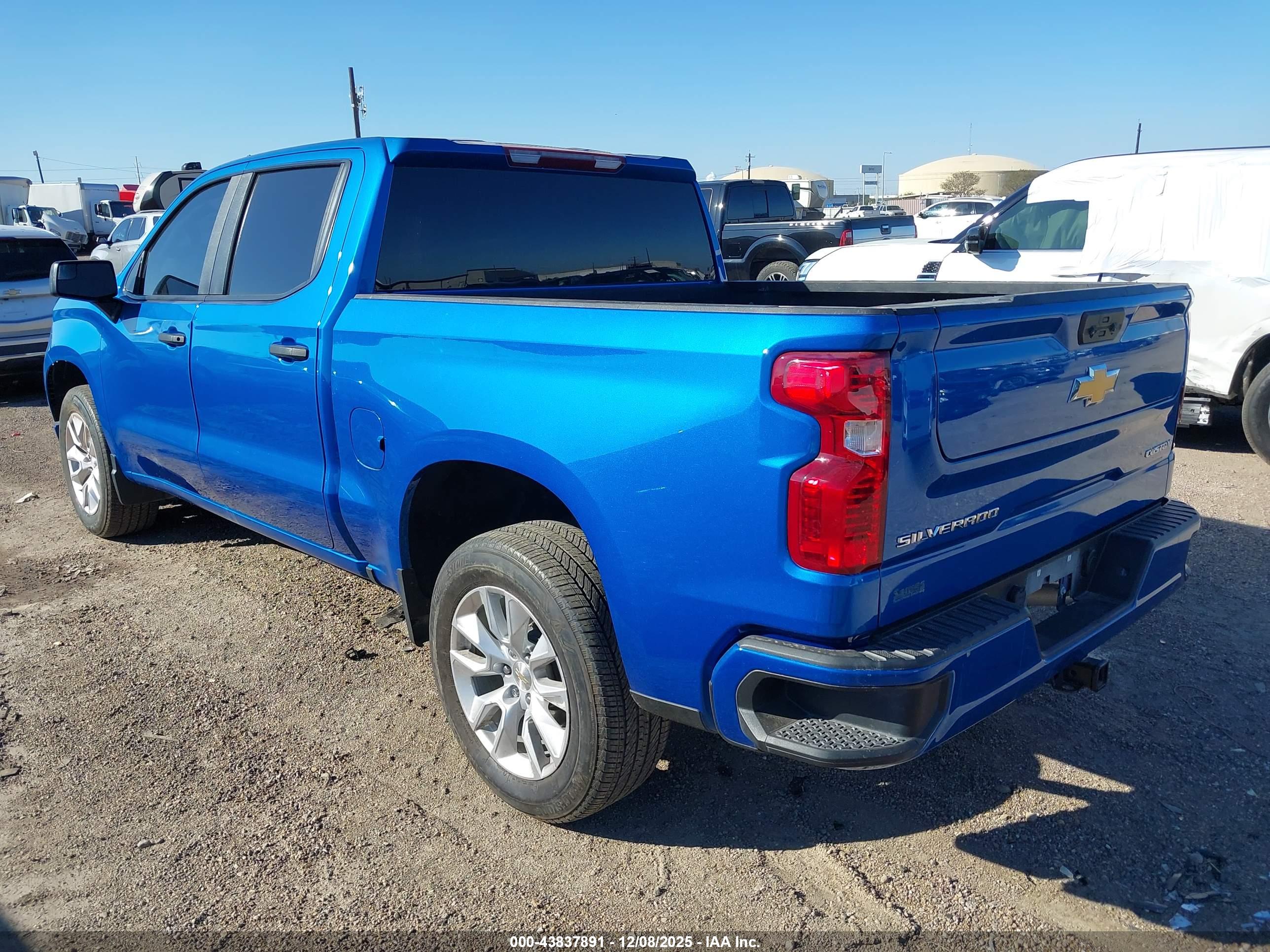 CHEVROLET SILVERADO image 3