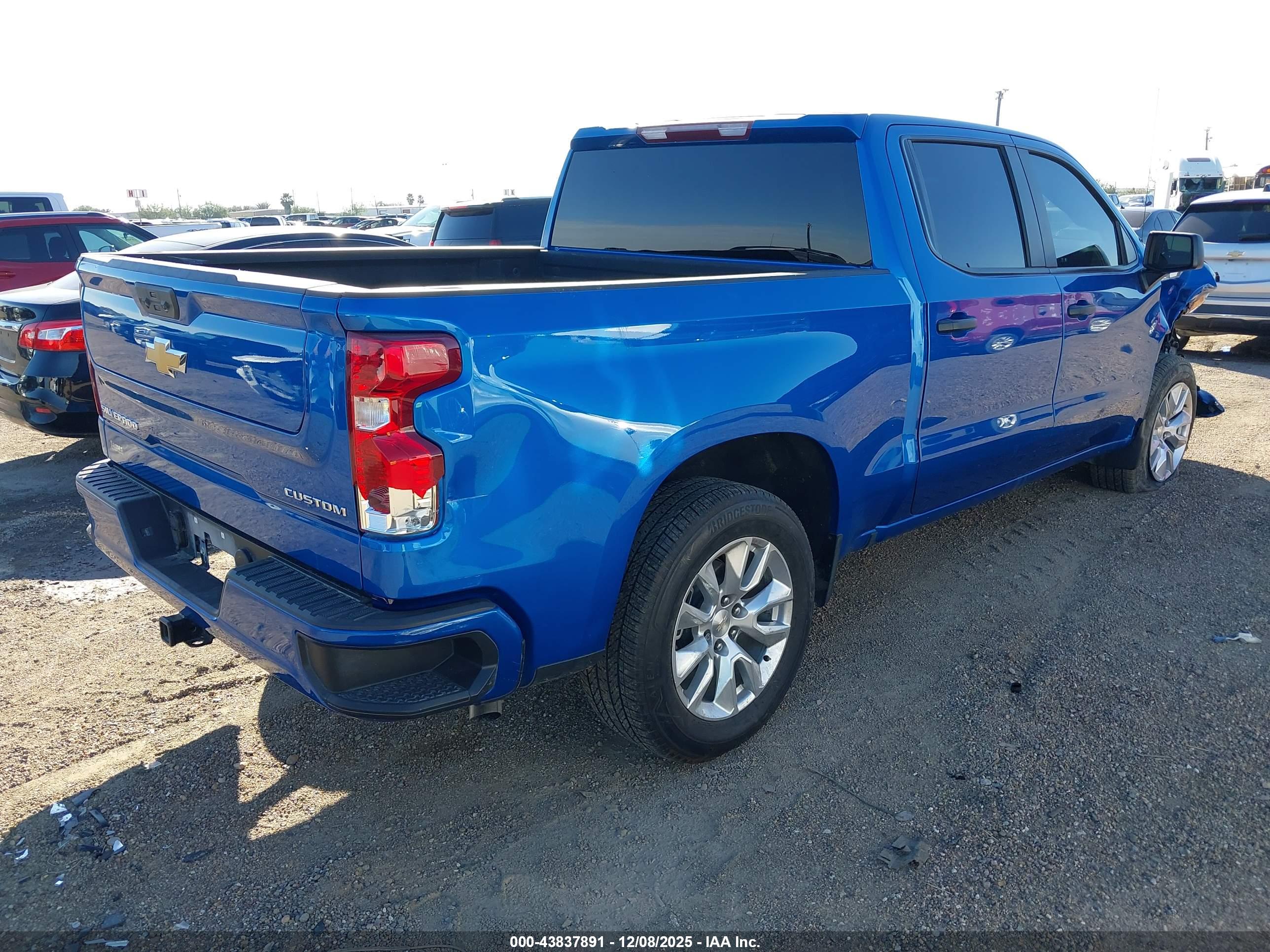 CHEVROLET SILVERADO image 4