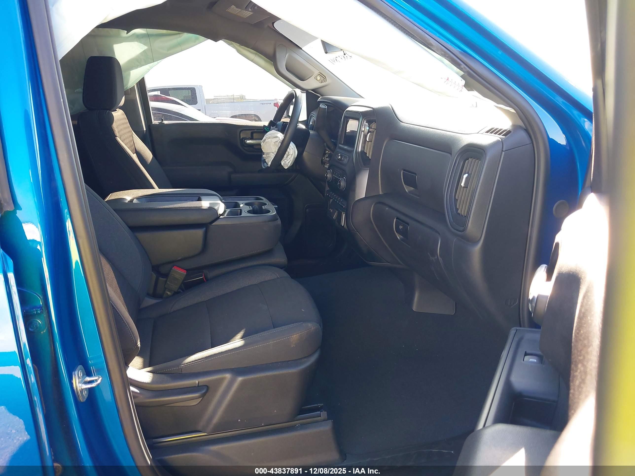 CHEVROLET SILVERADO image 5