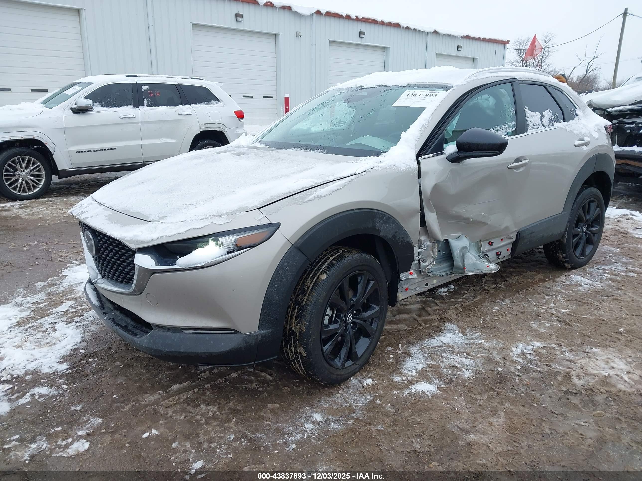 MAZDA CX-30 image 2