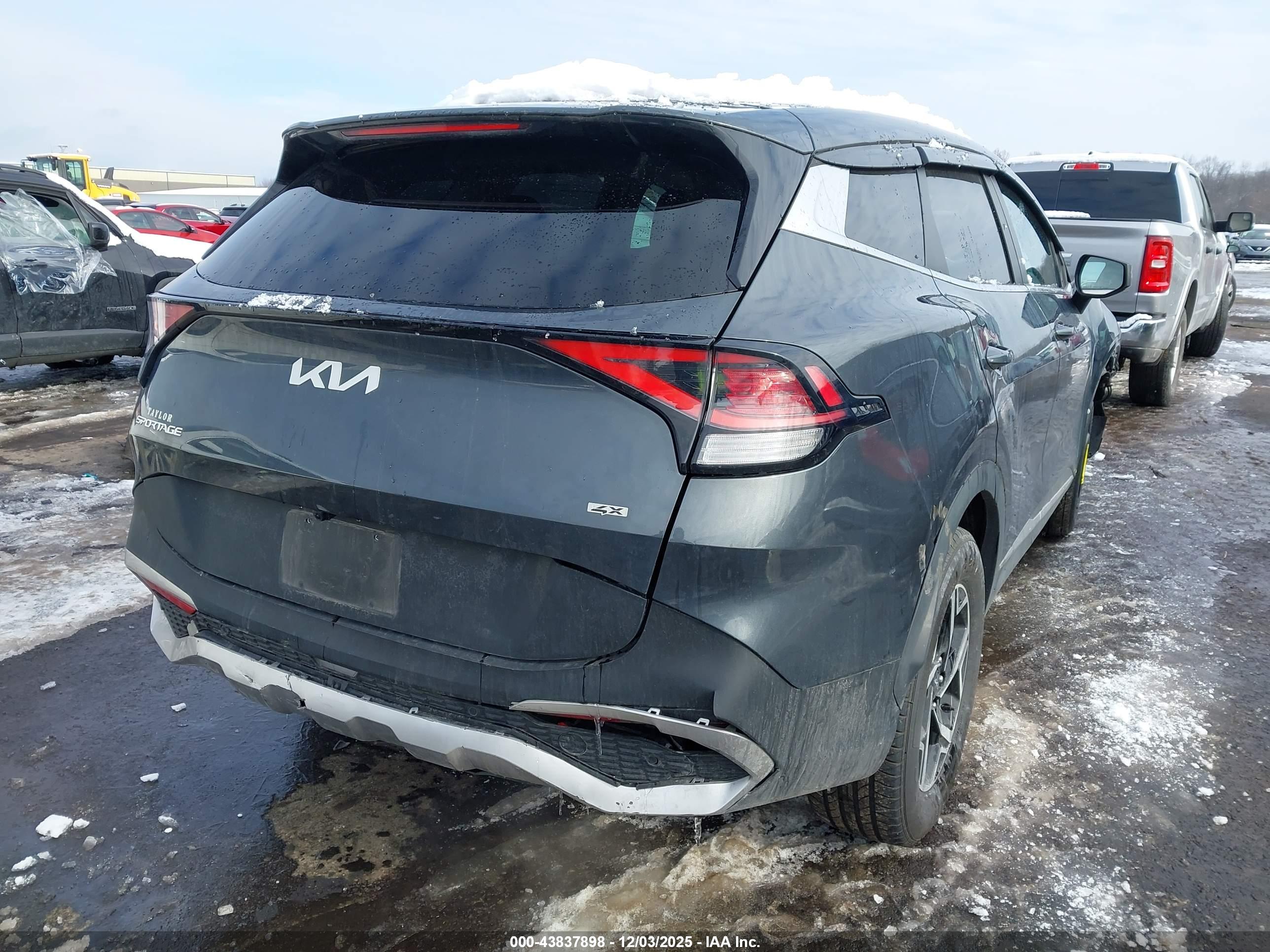 KIA SPORTAGE image 4