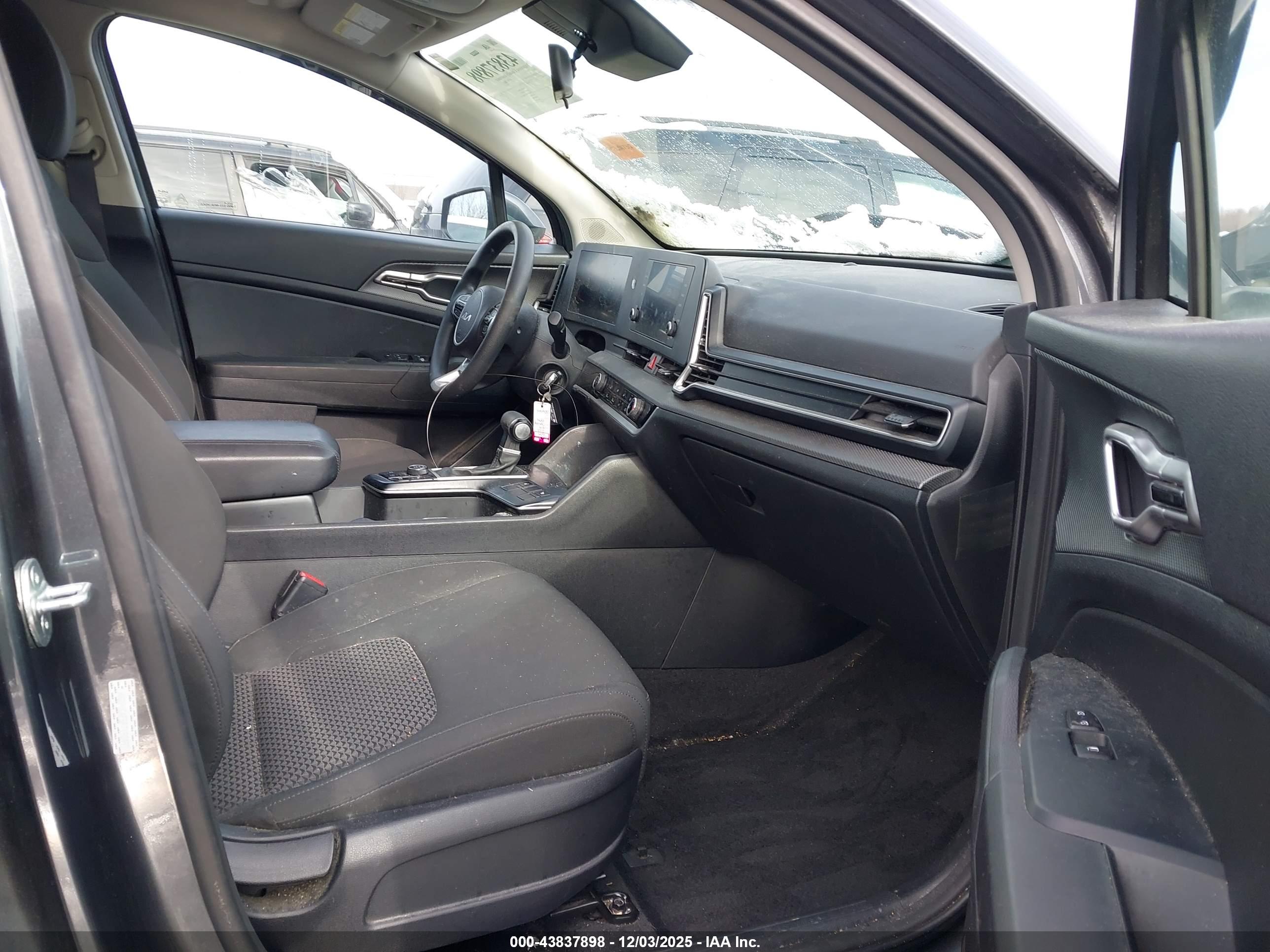 KIA SPORTAGE image 5
