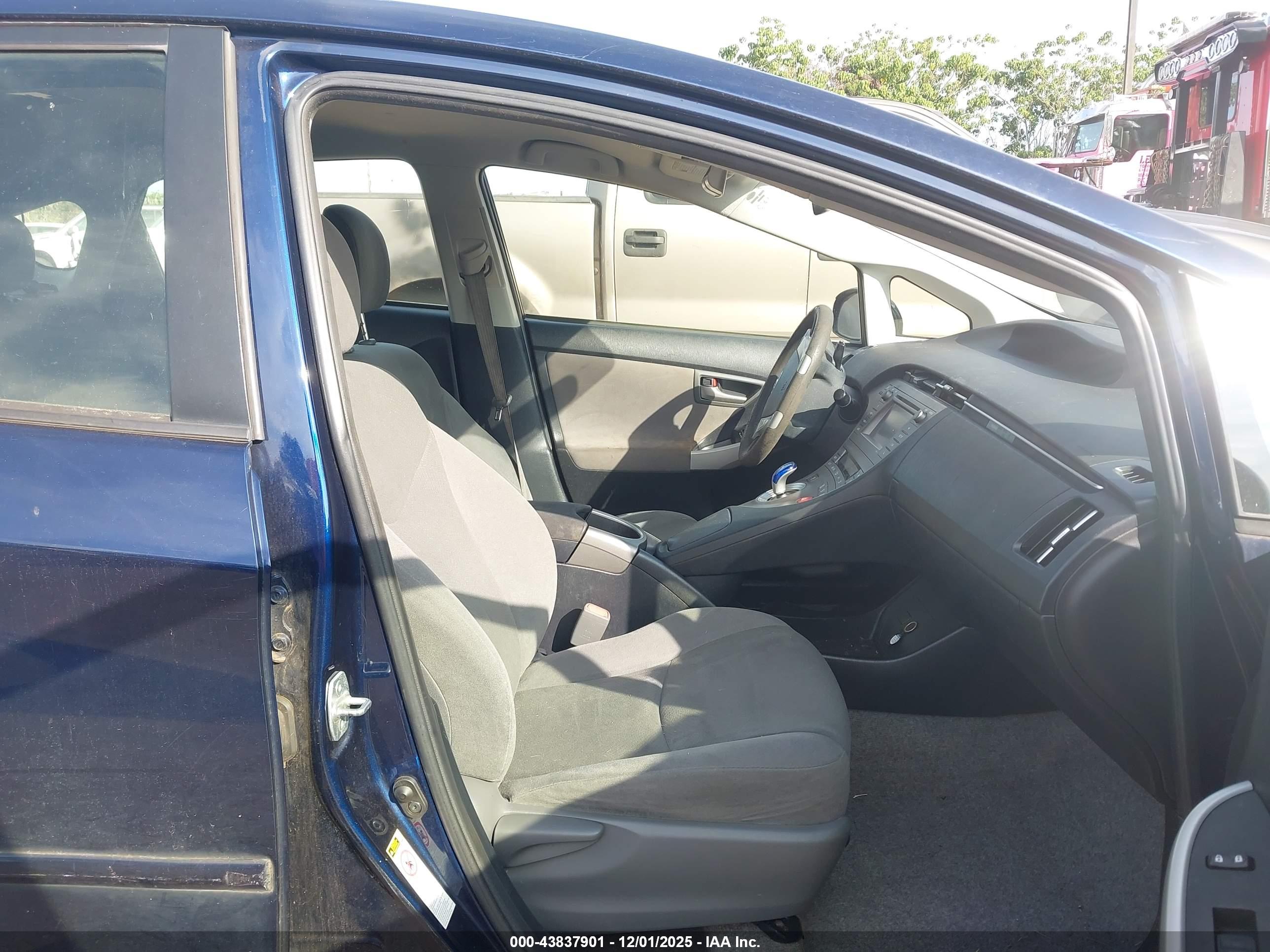 TOYOTA PRIUS image 5