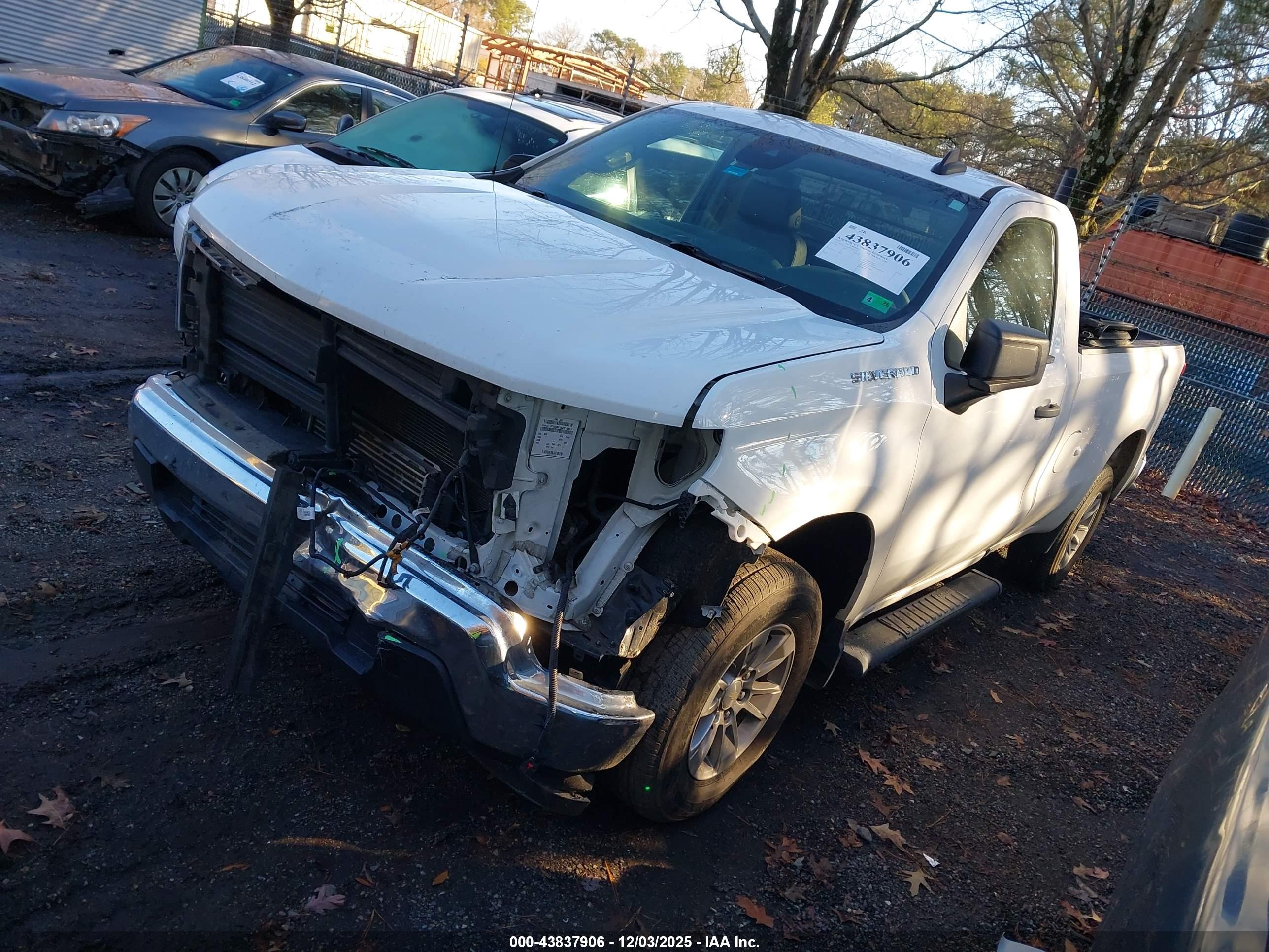 CHEVROLET SILVERADO image 2