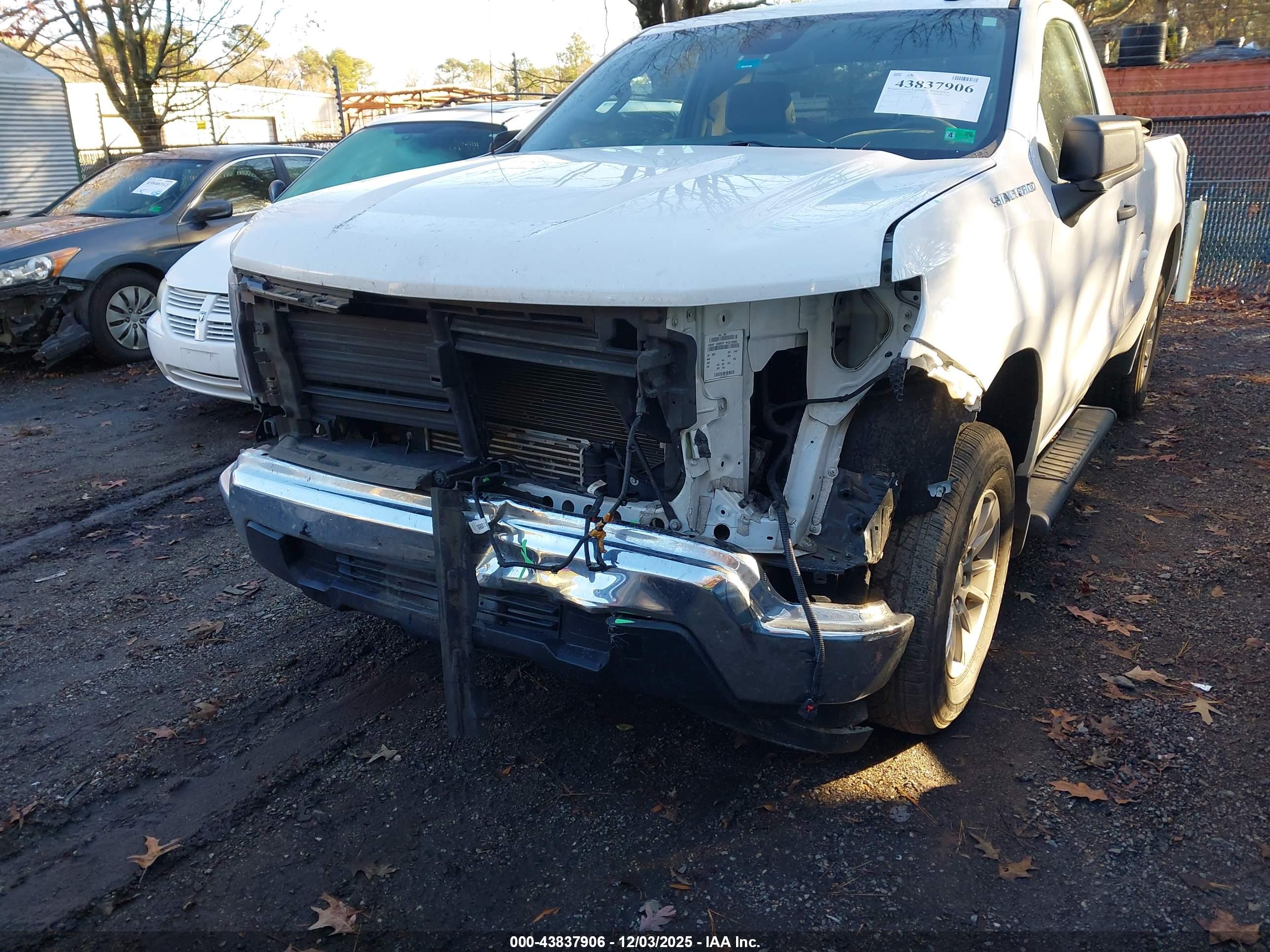 CHEVROLET SILVERADO image 6