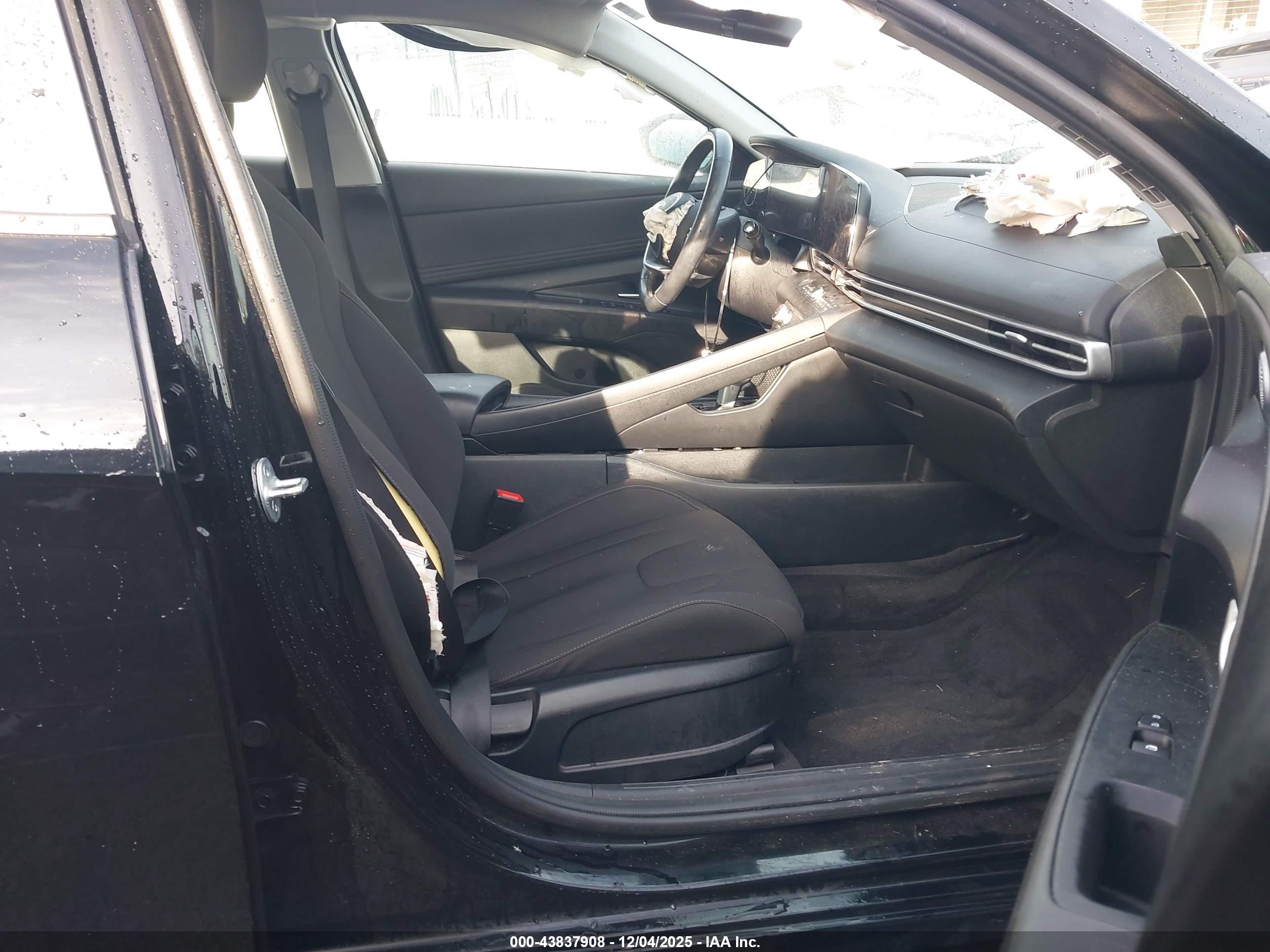HYUNDAI ELANTRA image 5