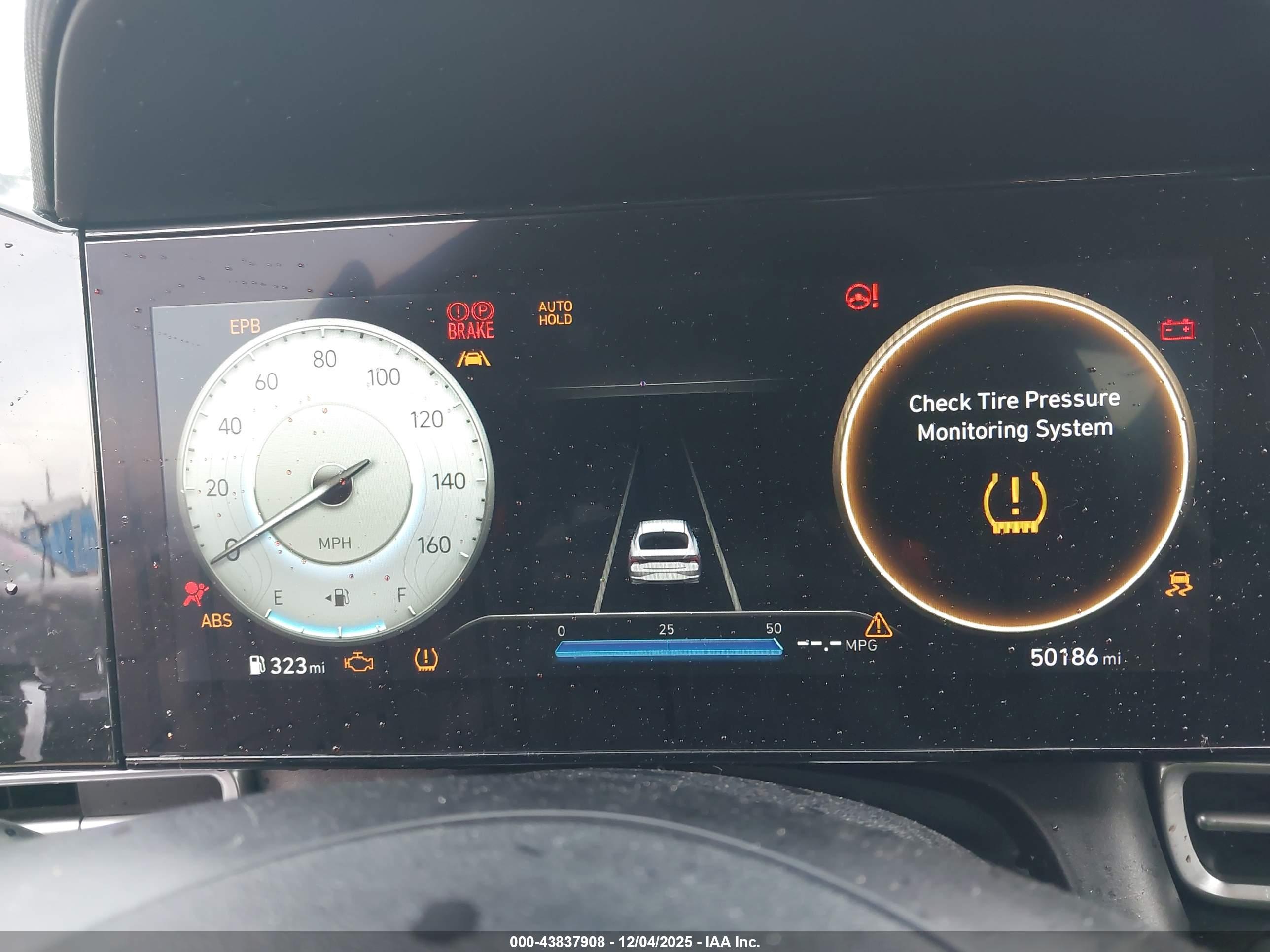 HYUNDAI ELANTRA image 7