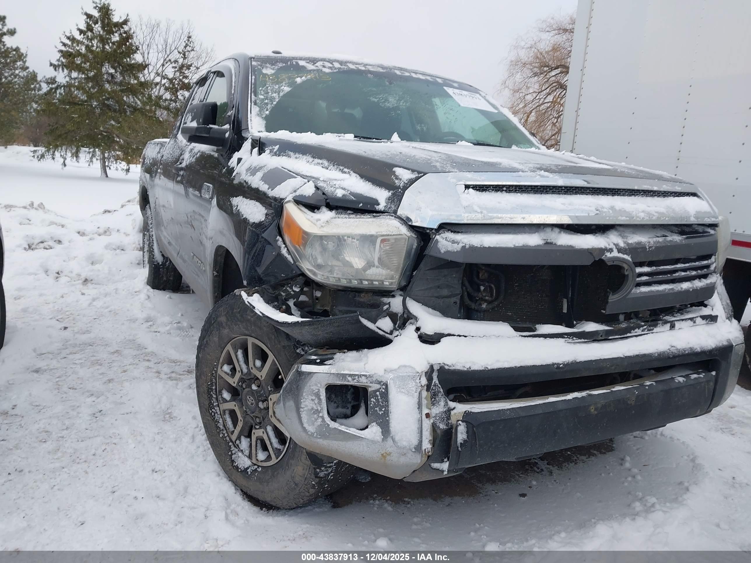 TOYOTA TUNDRA image 6