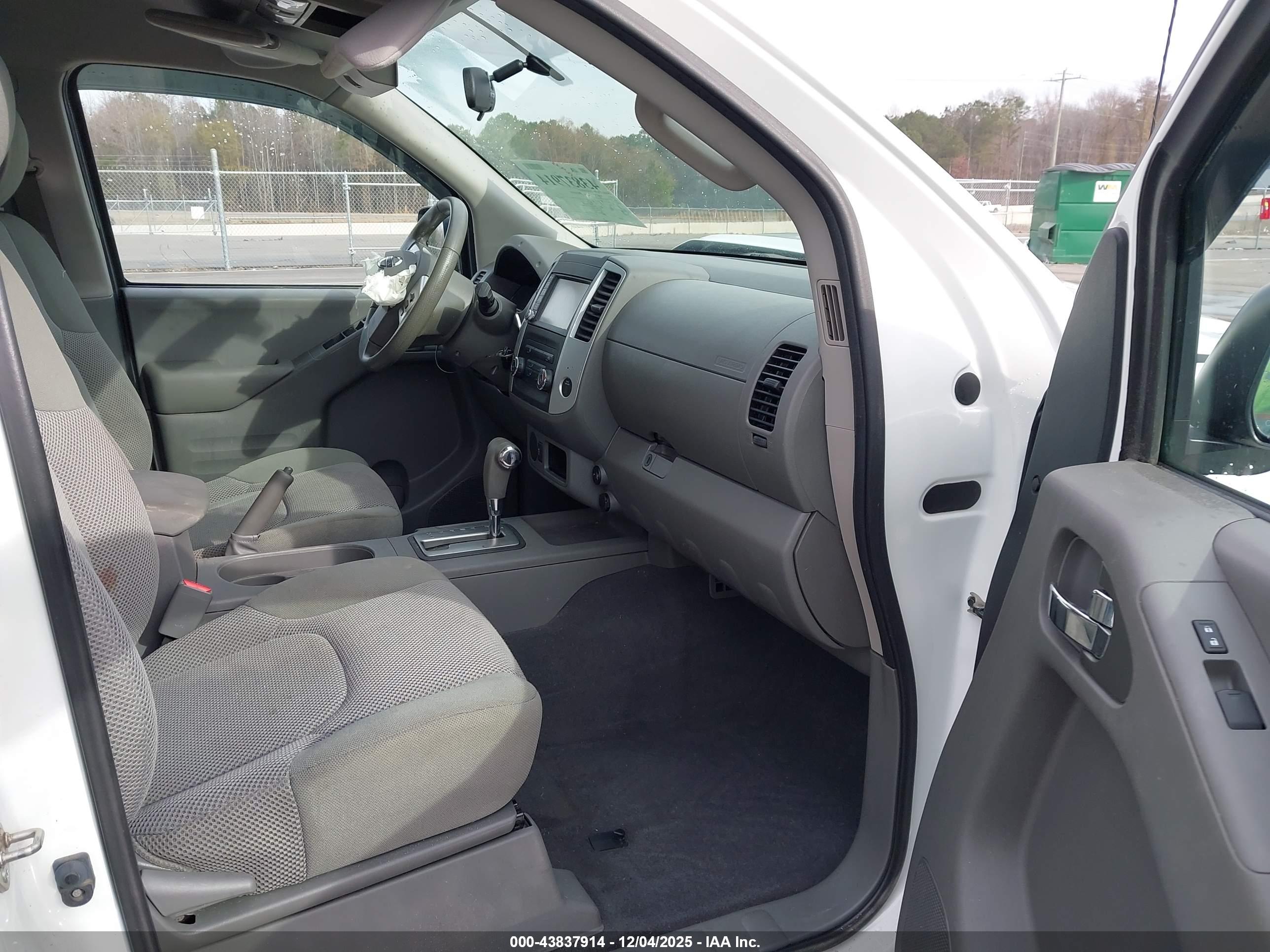 NISSAN FRONTIER image 5