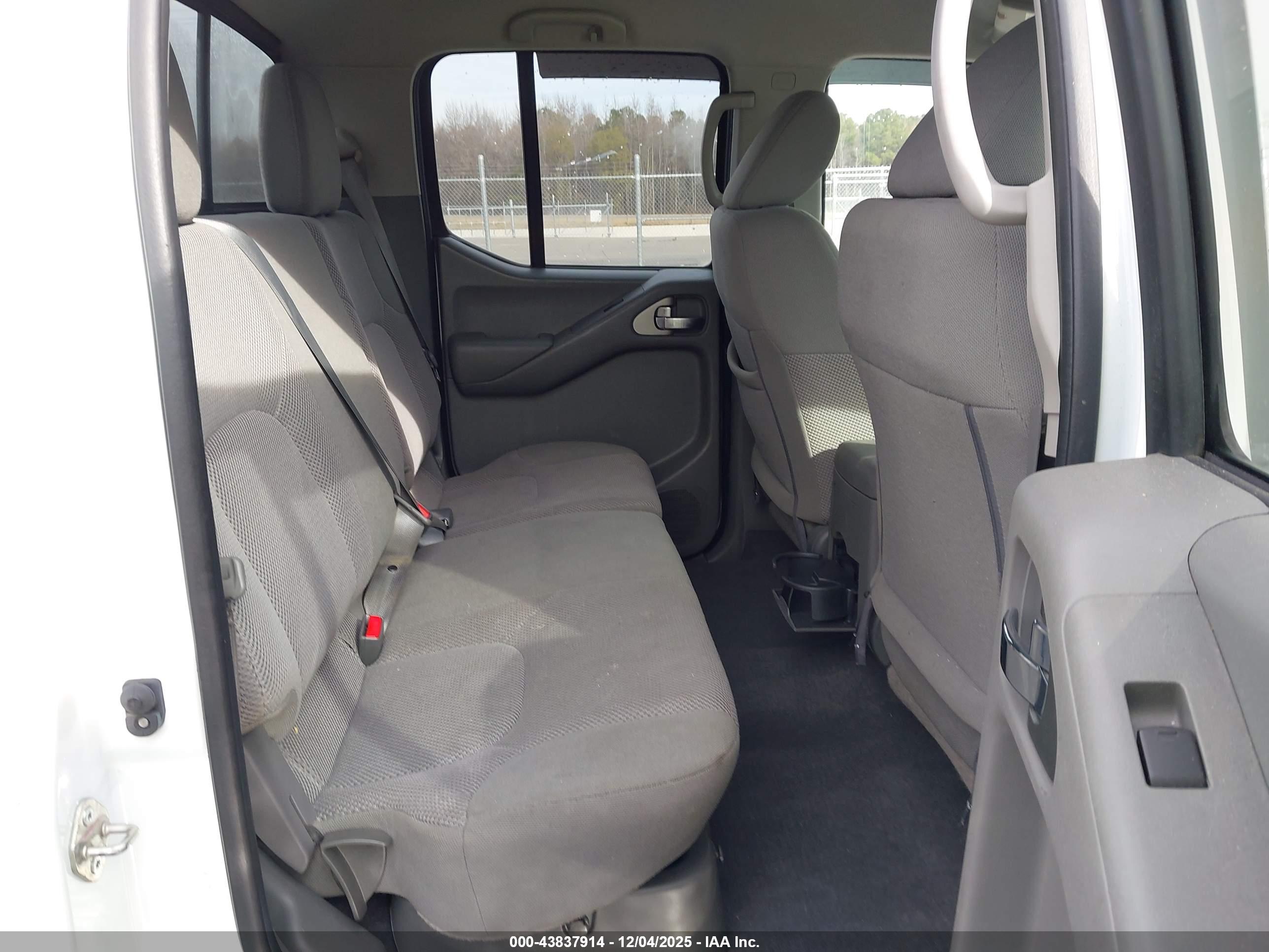 NISSAN FRONTIER image 8