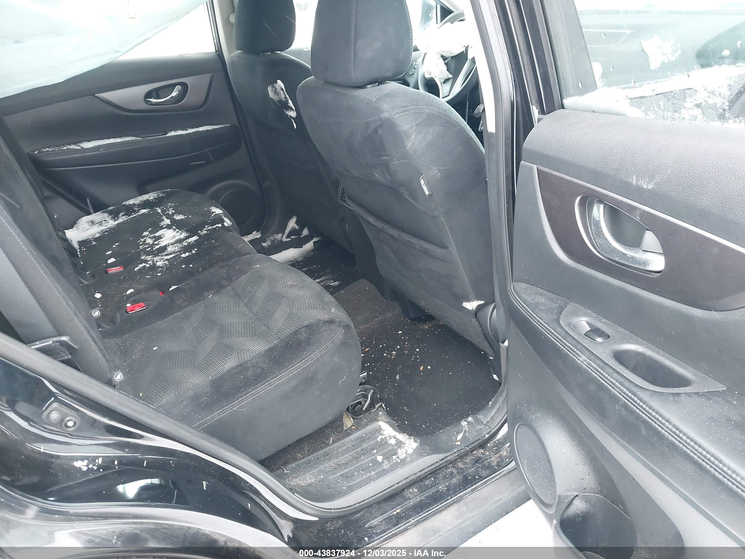 NISSAN ROGUE image 8