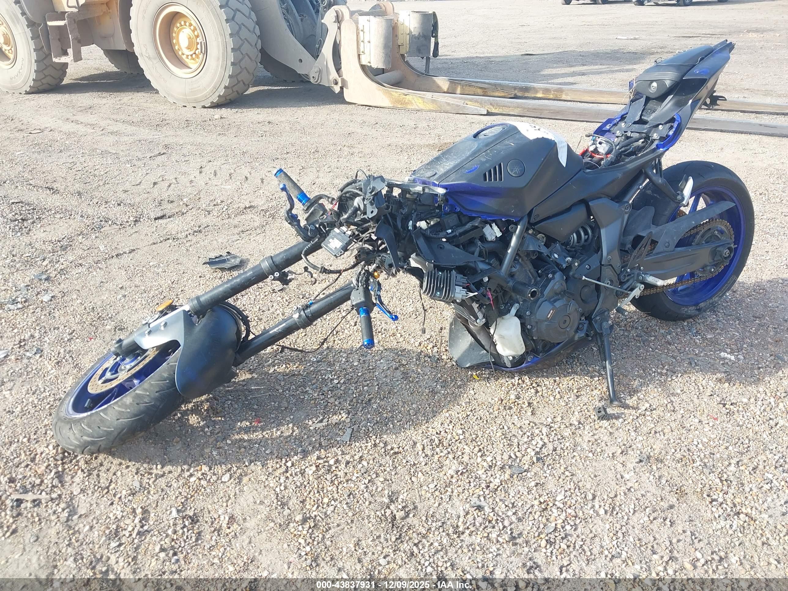 YAMAHA YZFR7 image 2