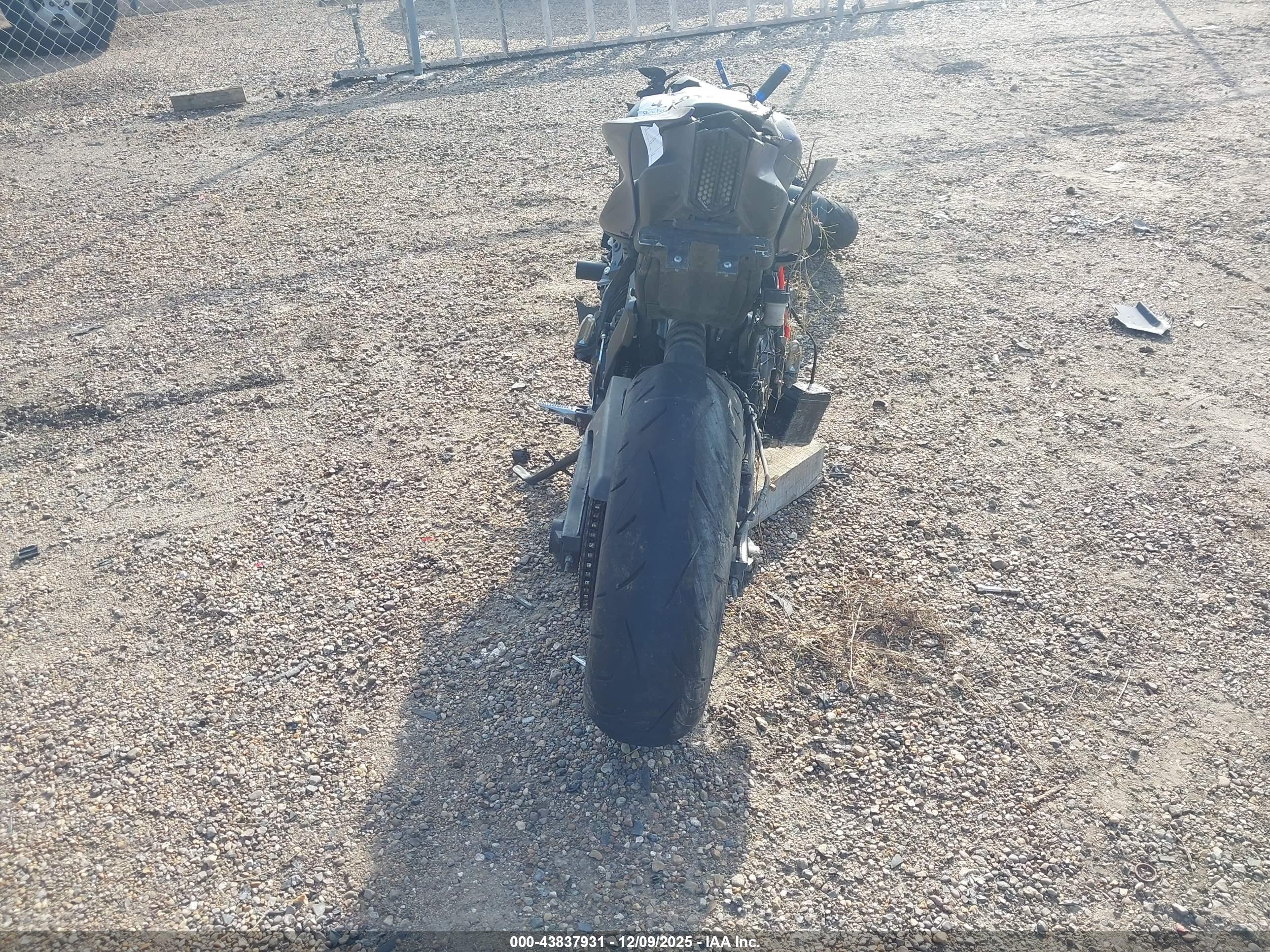YAMAHA YZFR7 image 6