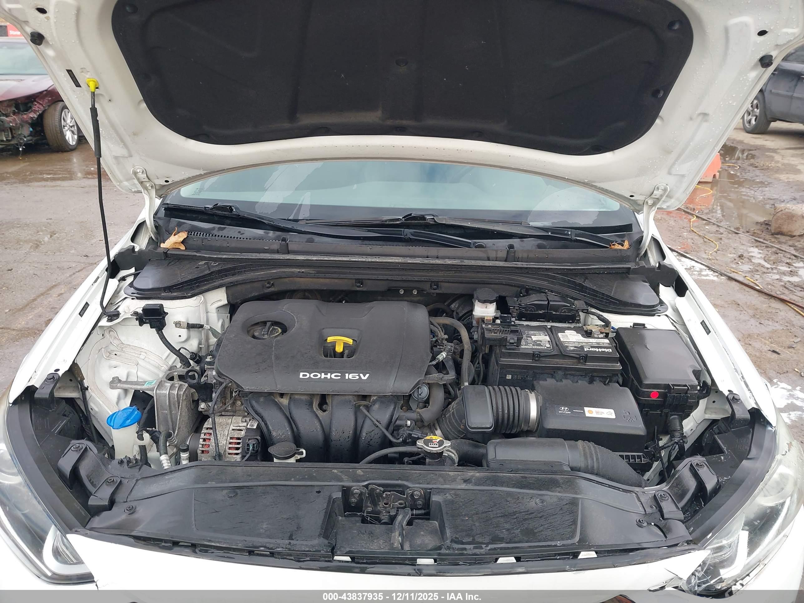 HYUNDAI ELANTRA image 10