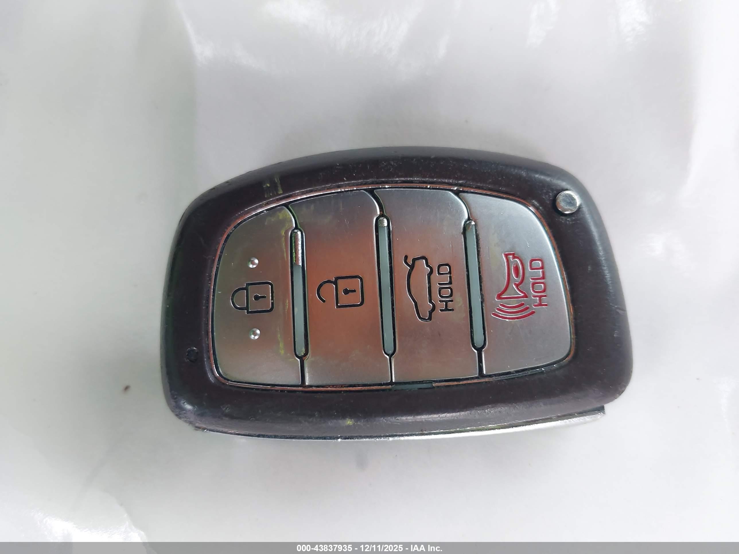 HYUNDAI ELANTRA image 11