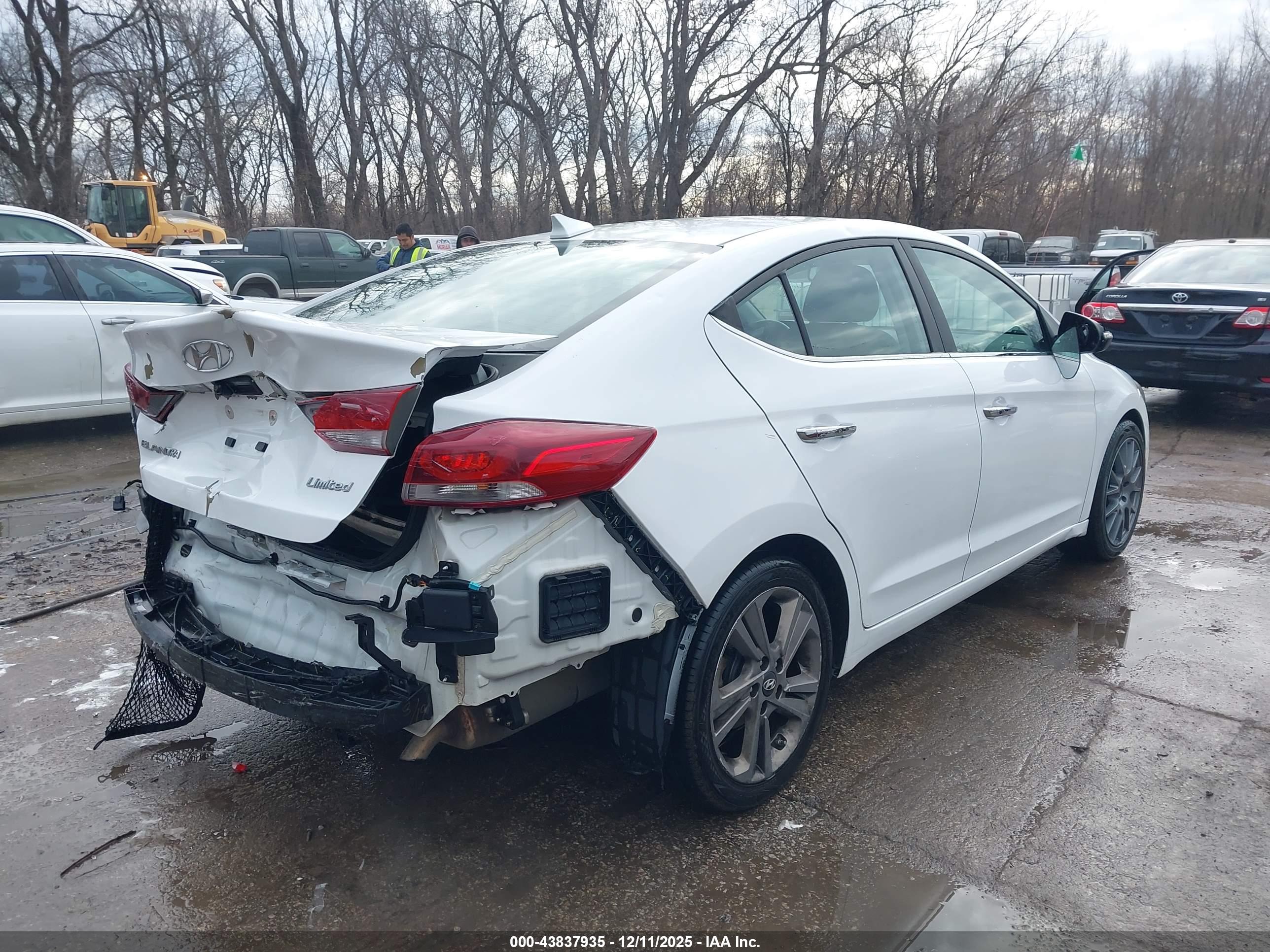 HYUNDAI ELANTRA image 4
