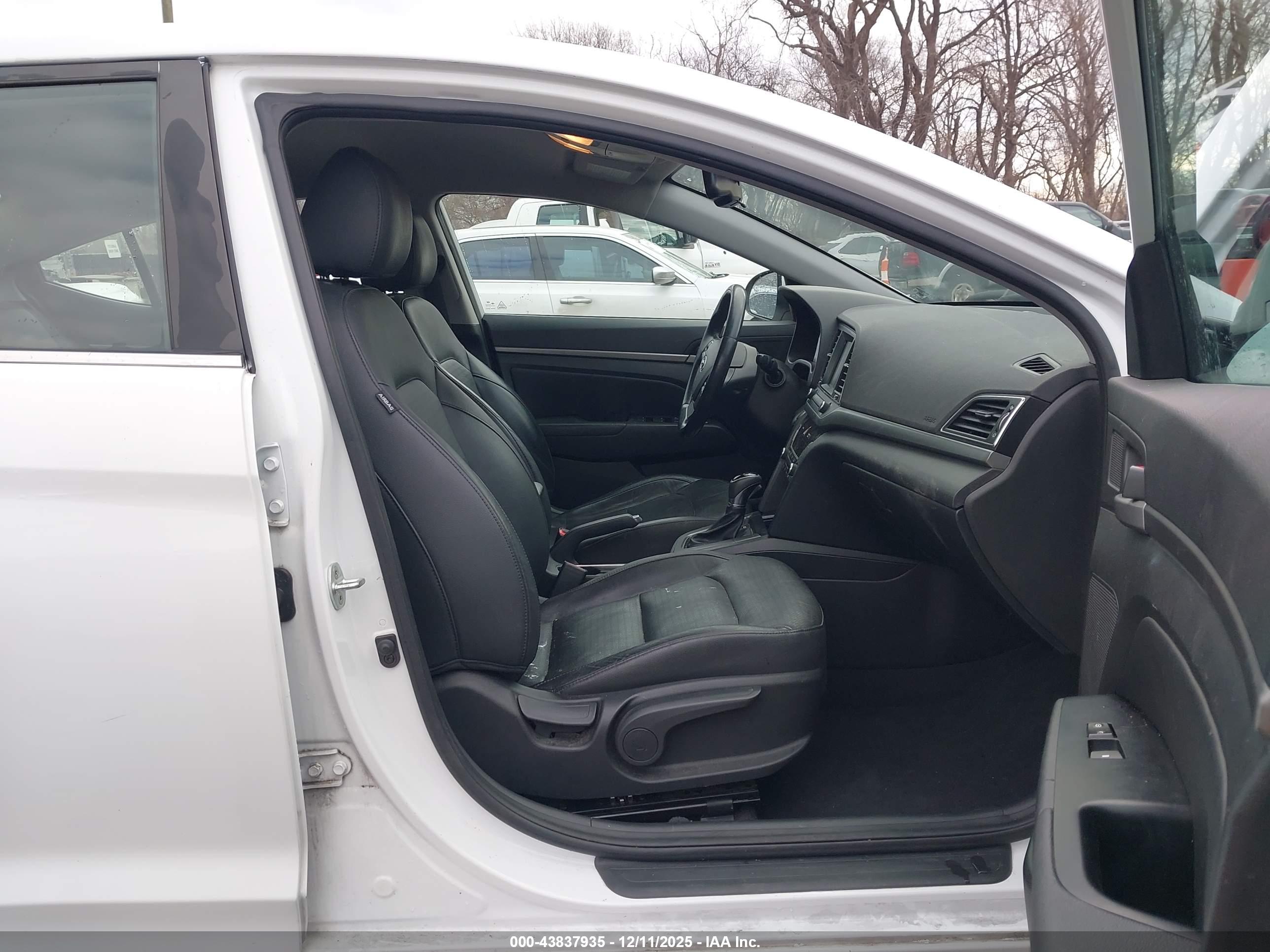 HYUNDAI ELANTRA image 5