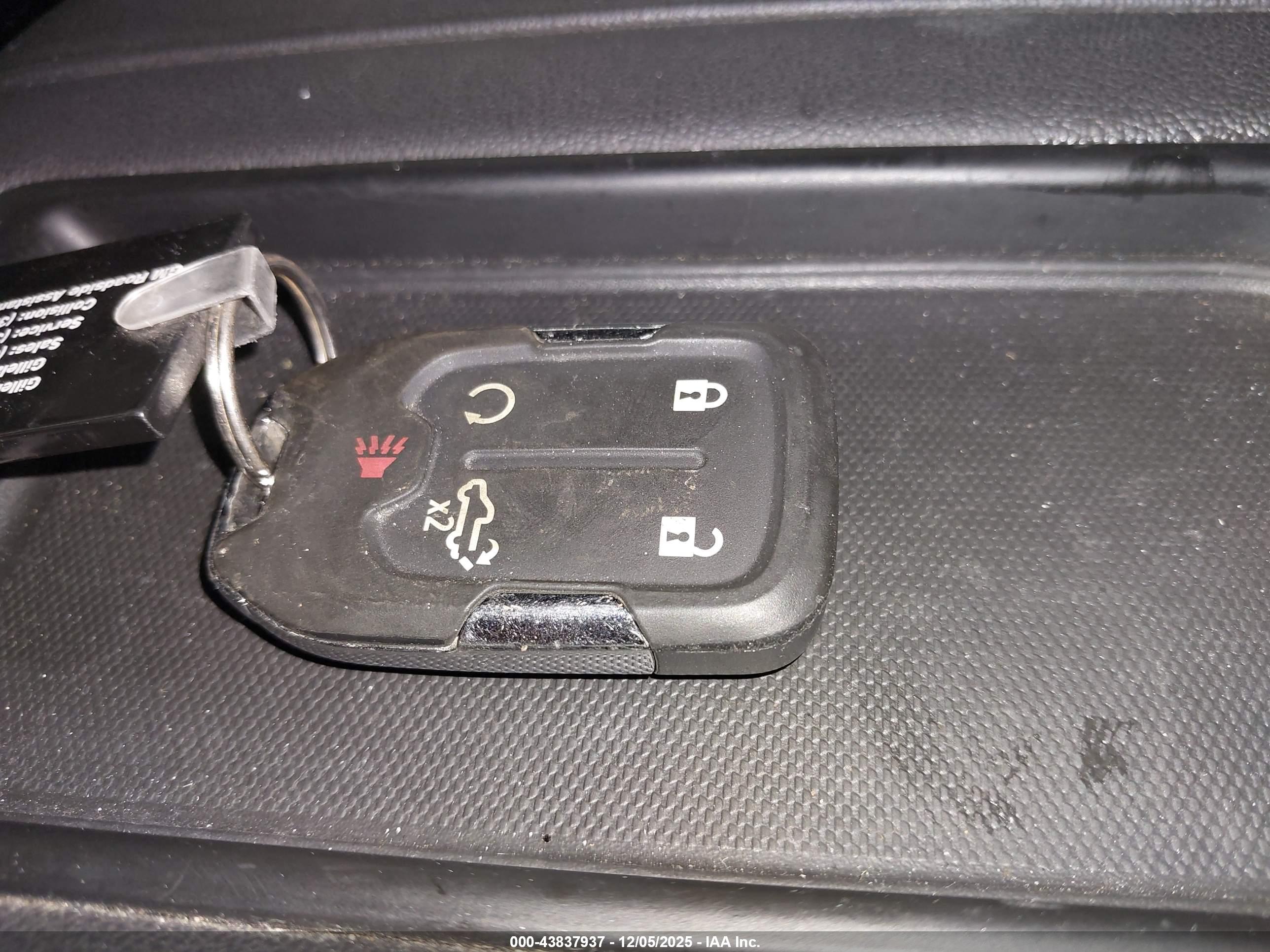CHEVROLET SILVERADO image 11
