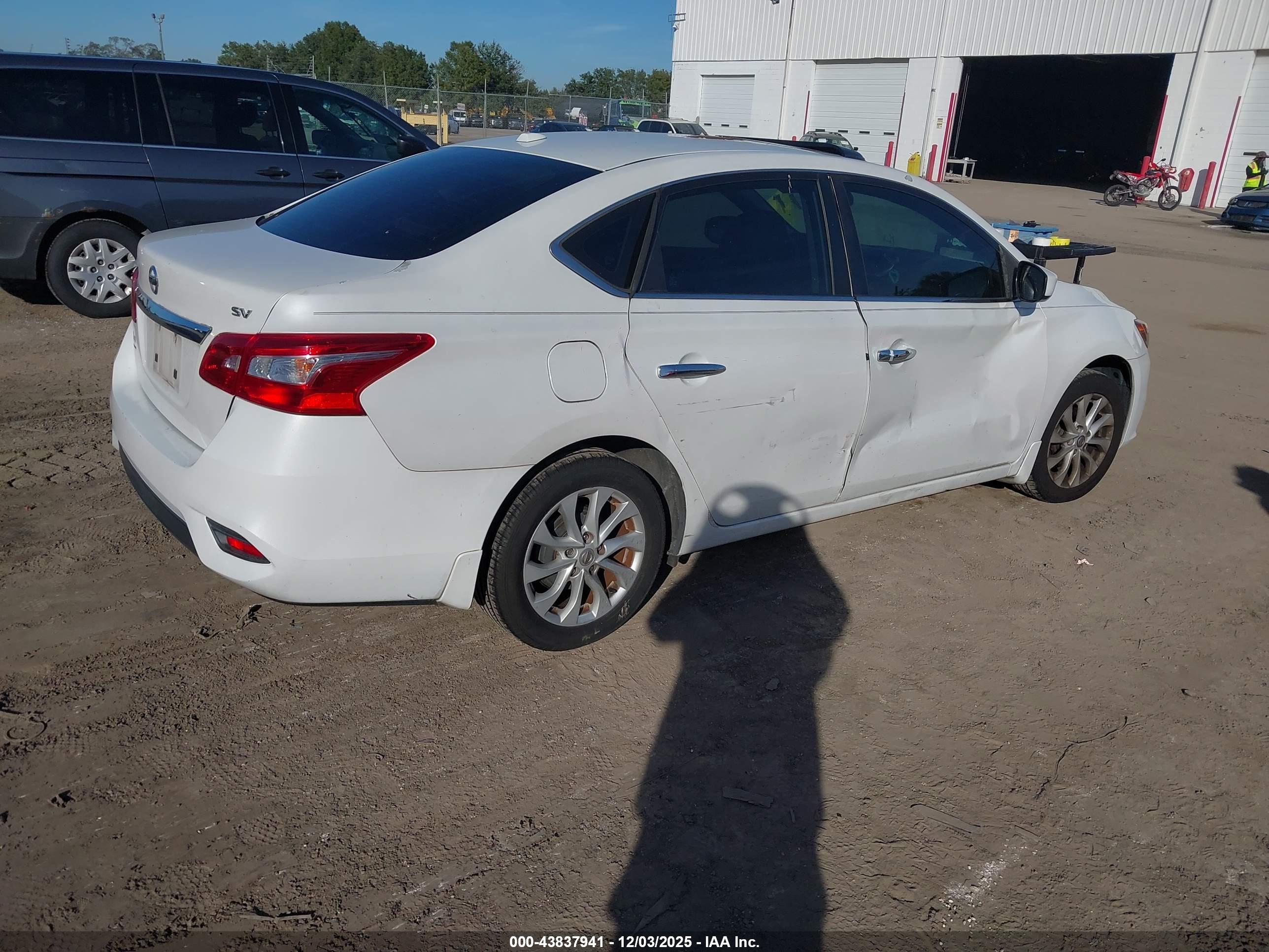 NISSAN SENTRA image 4