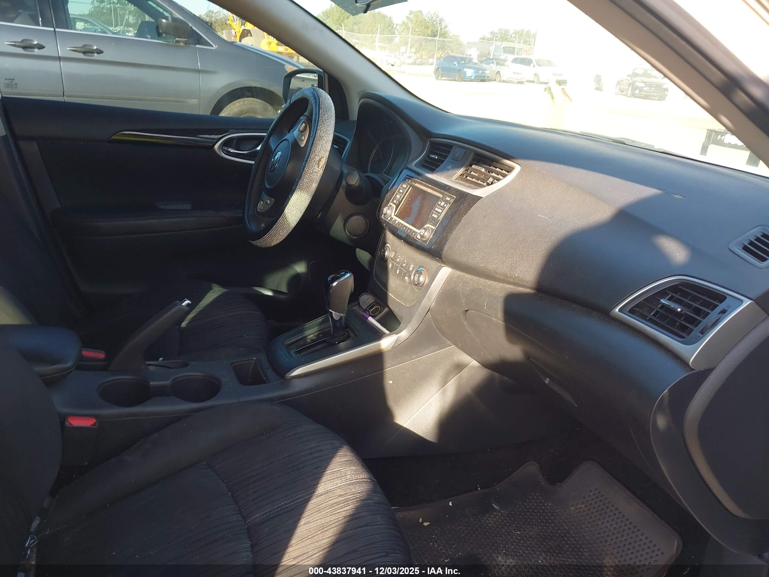 NISSAN SENTRA image 5