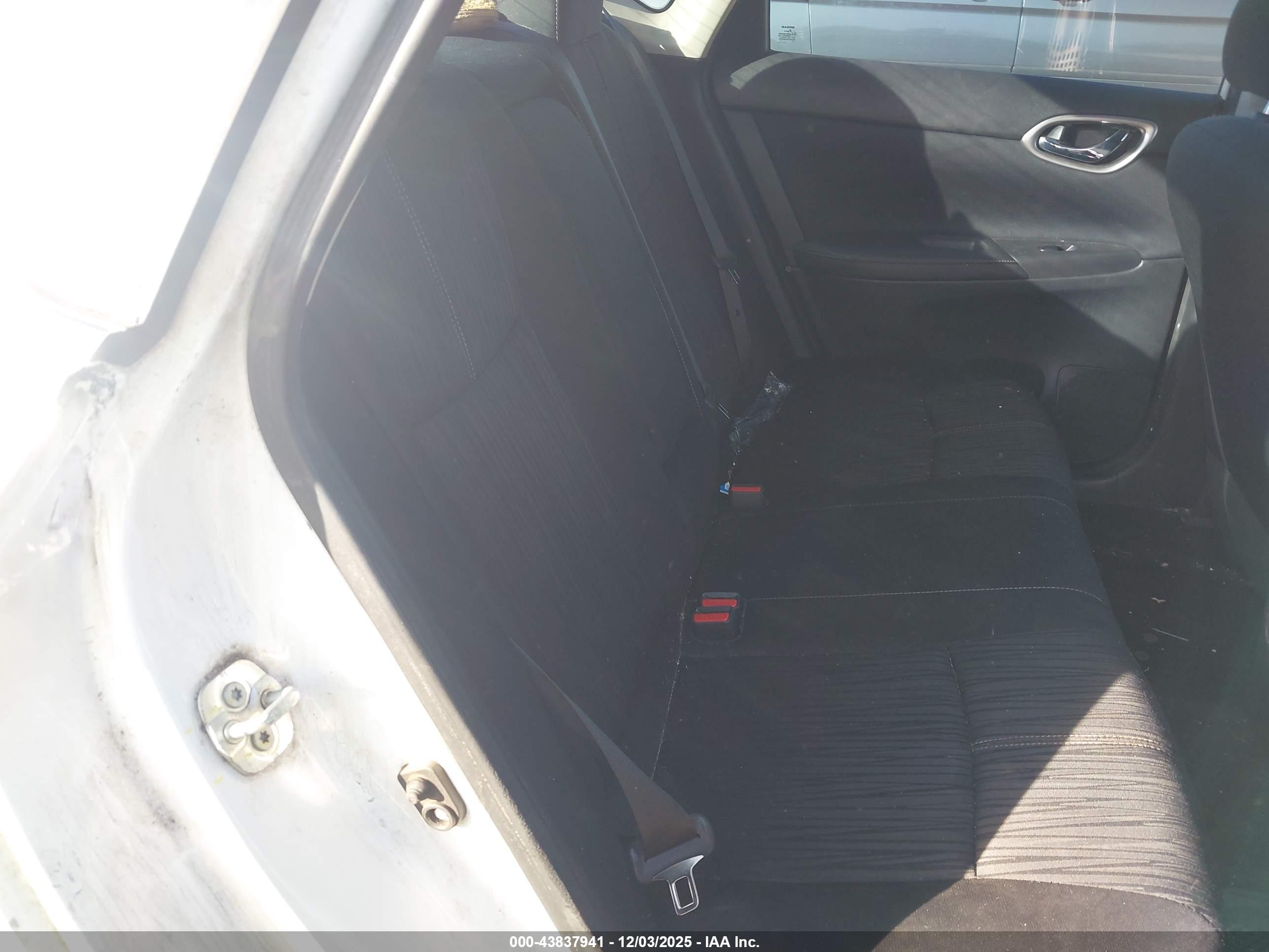 NISSAN SENTRA image 8