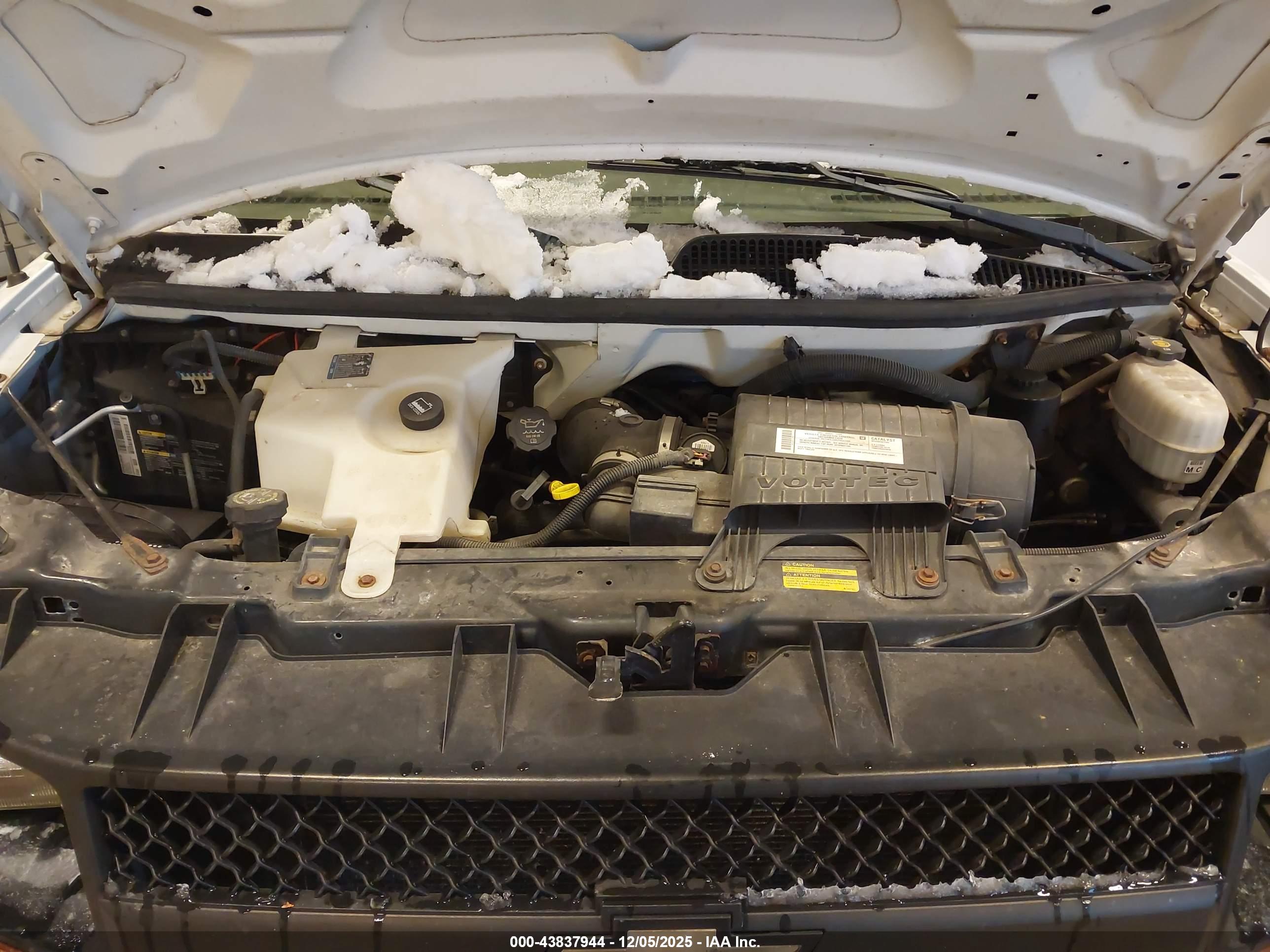 CHEVROLET EXPRESS image 10