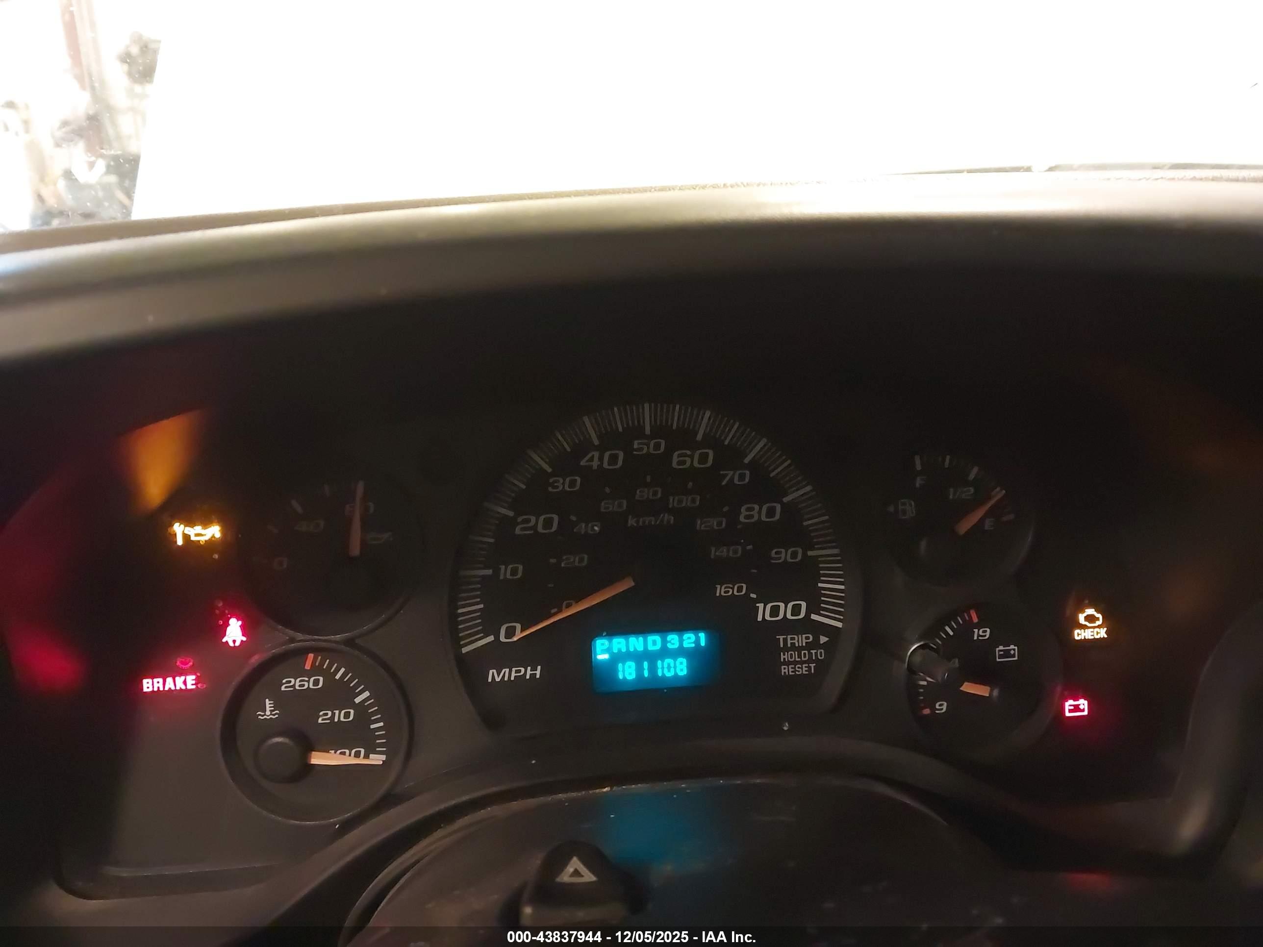 CHEVROLET EXPRESS image 7