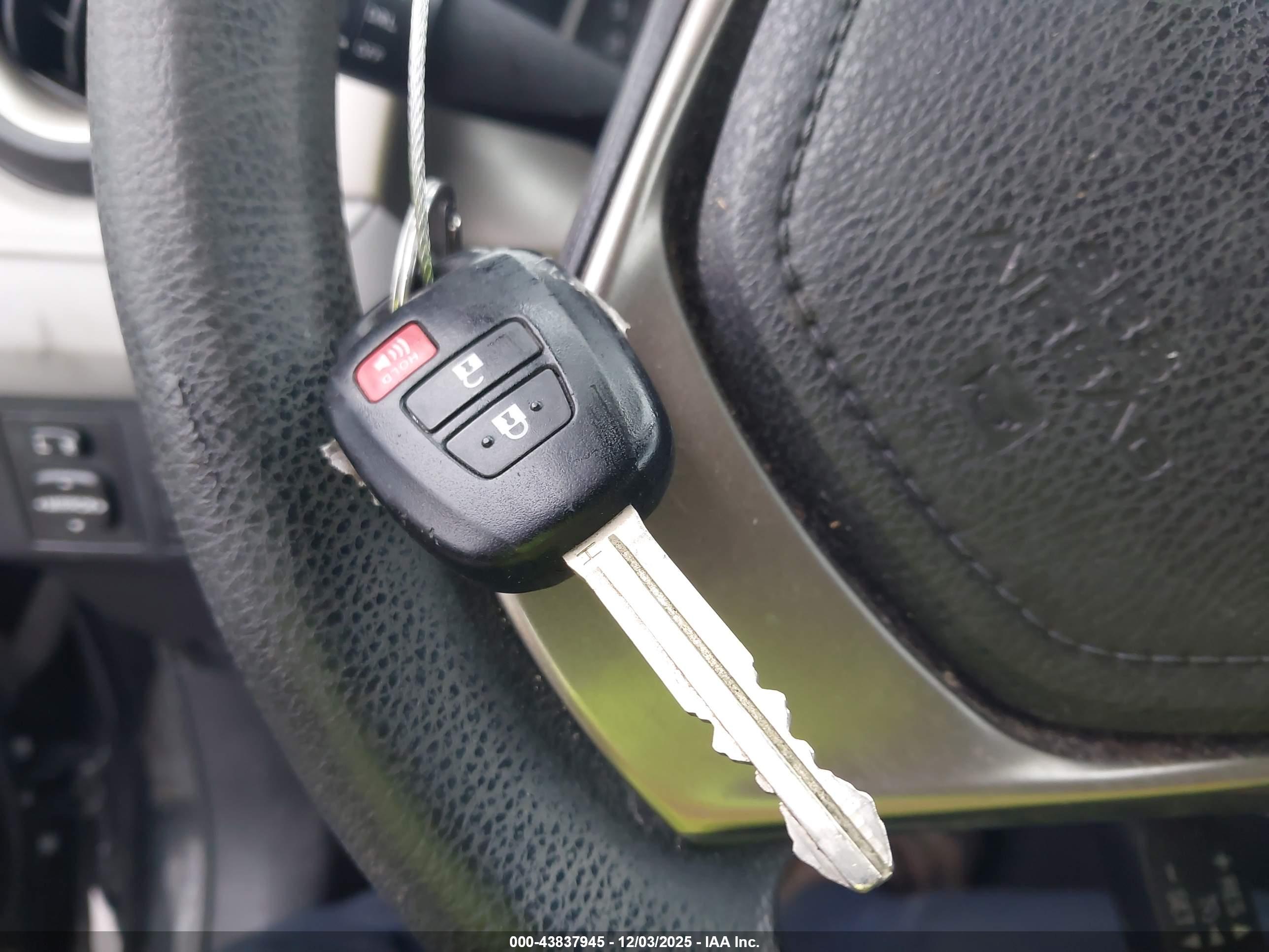 TOYOTA RAV4 image 11